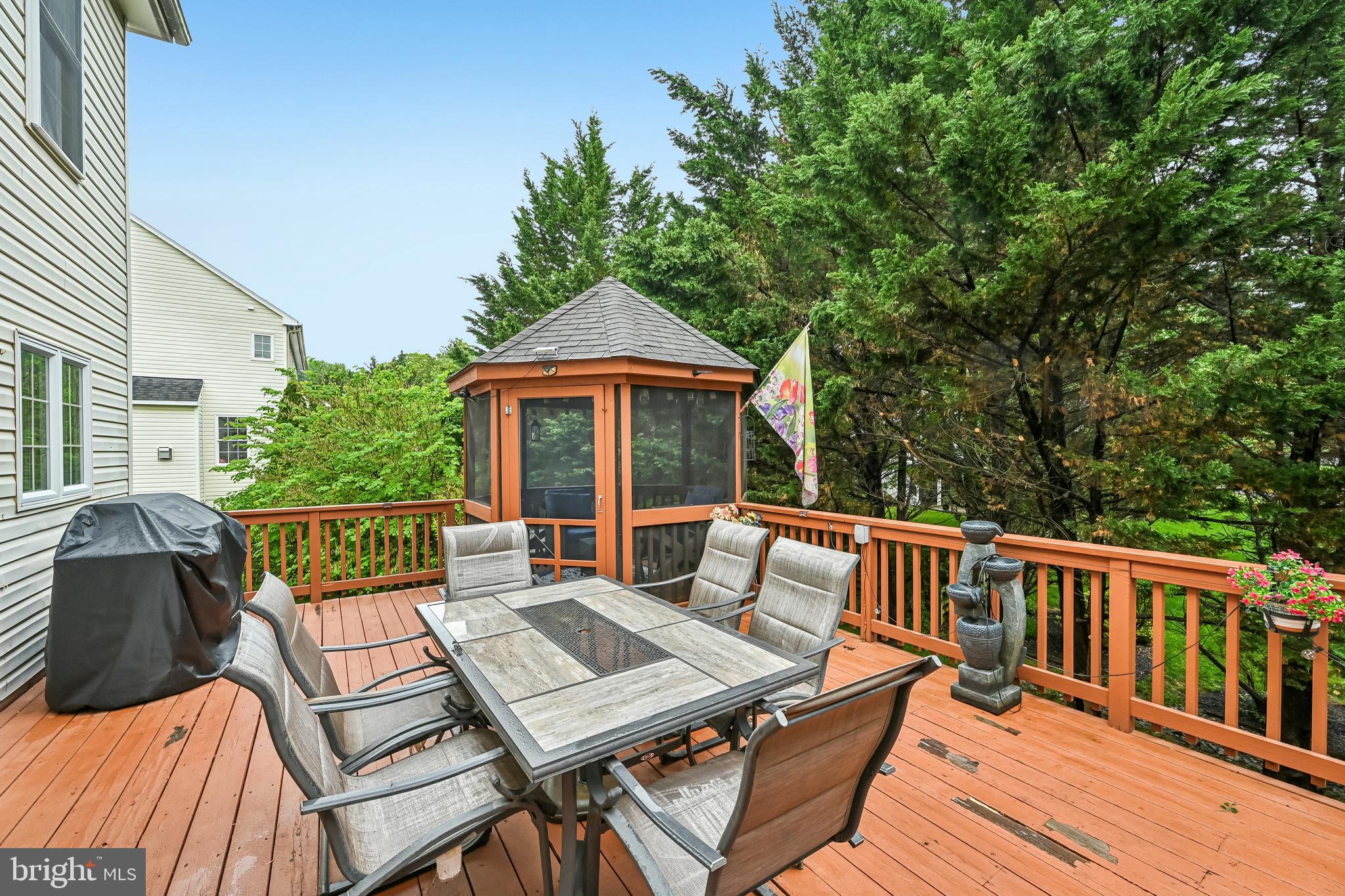 WINDSOR KNOLLS - Residential
