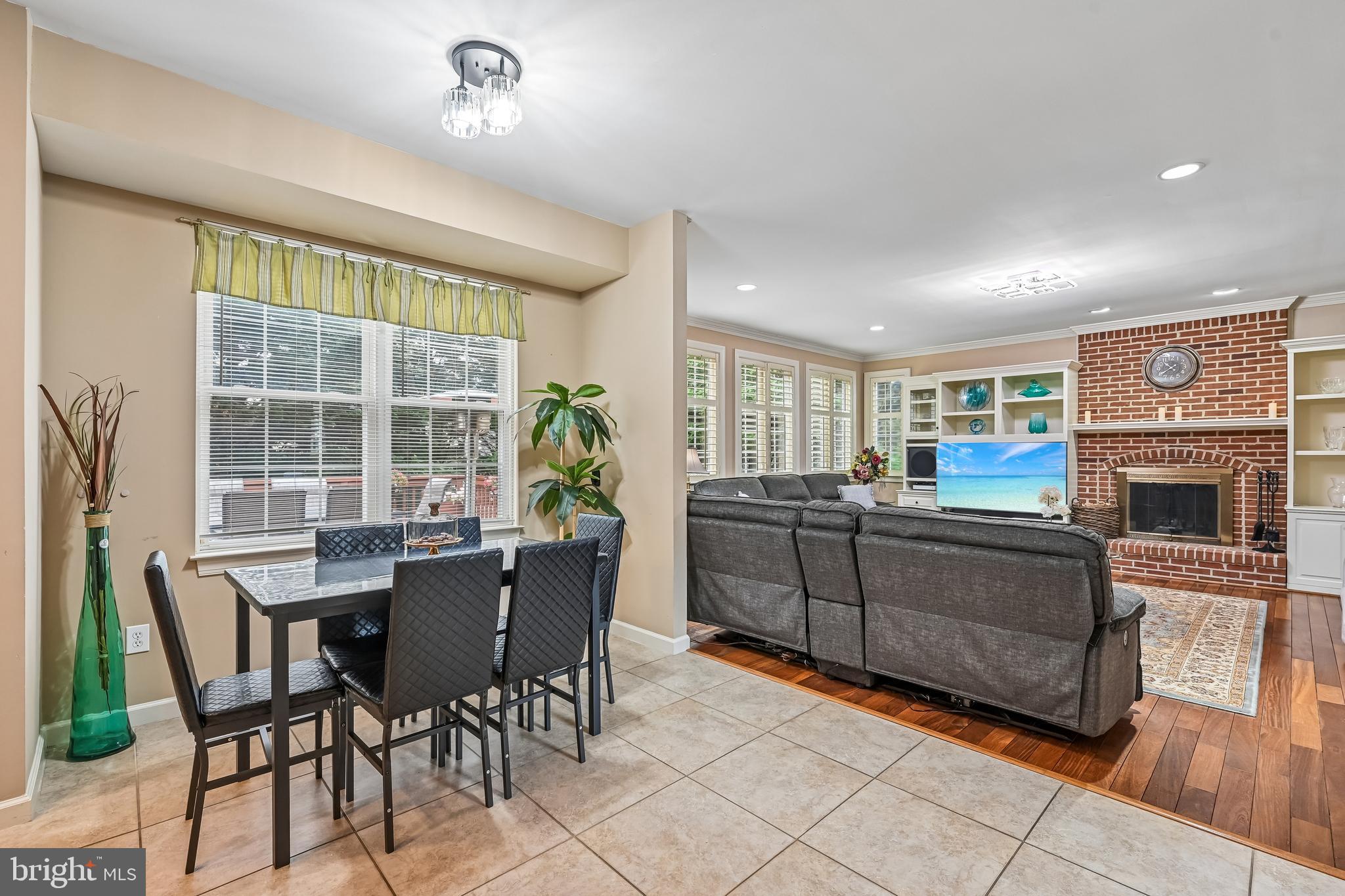 WINDSOR KNOLLS - Residential