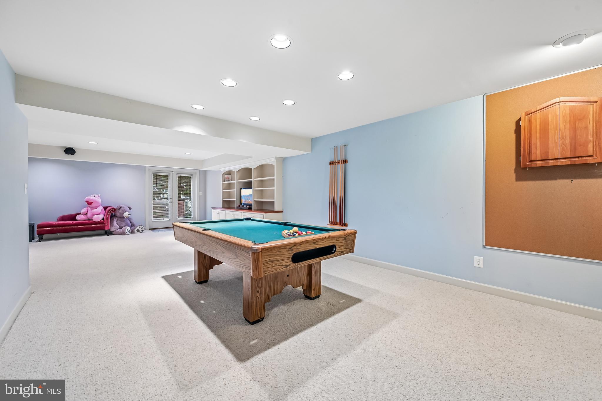 WINDSOR KNOLLS - Residential