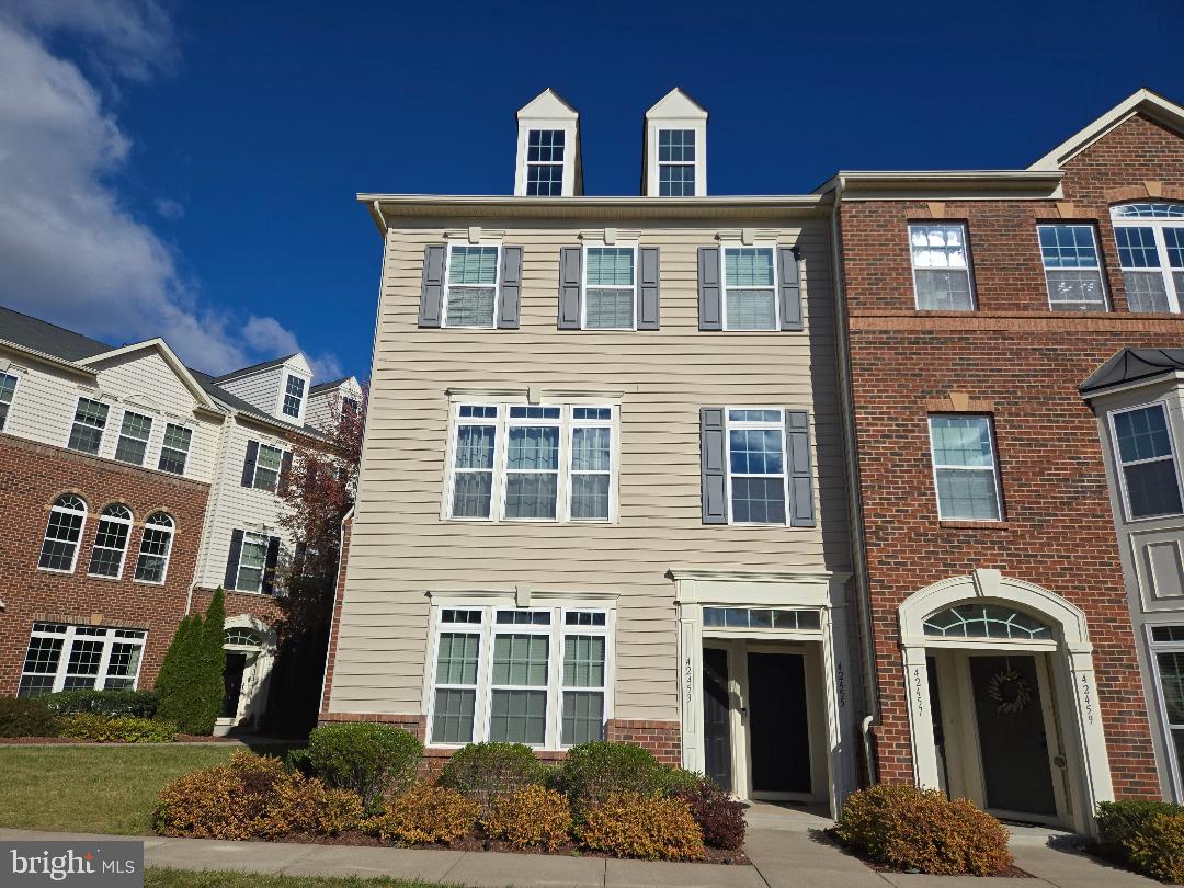 ARCOLA TOWN CENTER CONDO - Residential