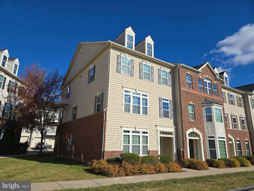 ARCOLA TOWN CENTER CONDO - Residential