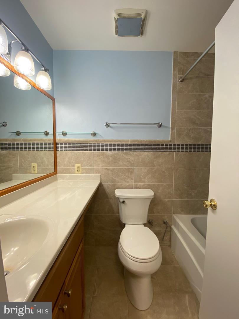 BALLINAHINCH - Residential Lease