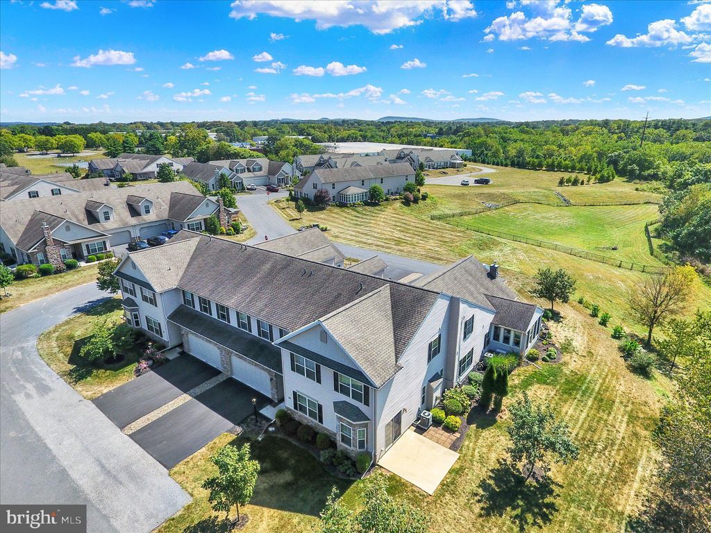 Photo of 46 Kerry Ct, MECHANICSBURG, PA 17050 (MLS # PACB2046302)
