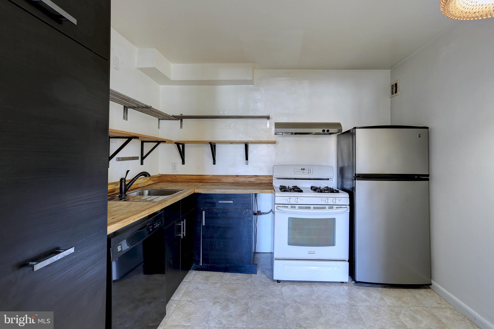 PINEWAY TOWERS - Residential