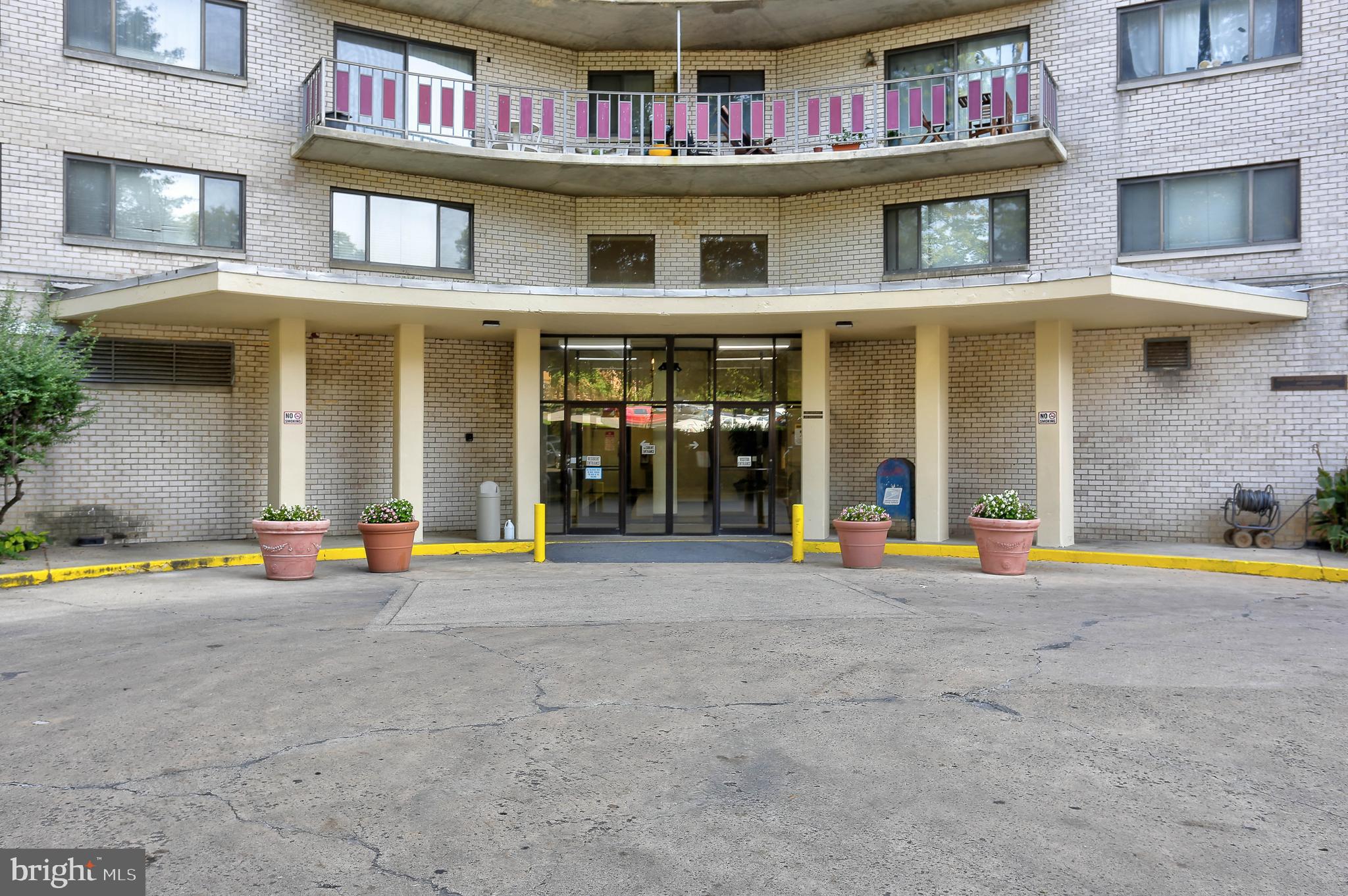 PINEWAY TOWERS - Residential