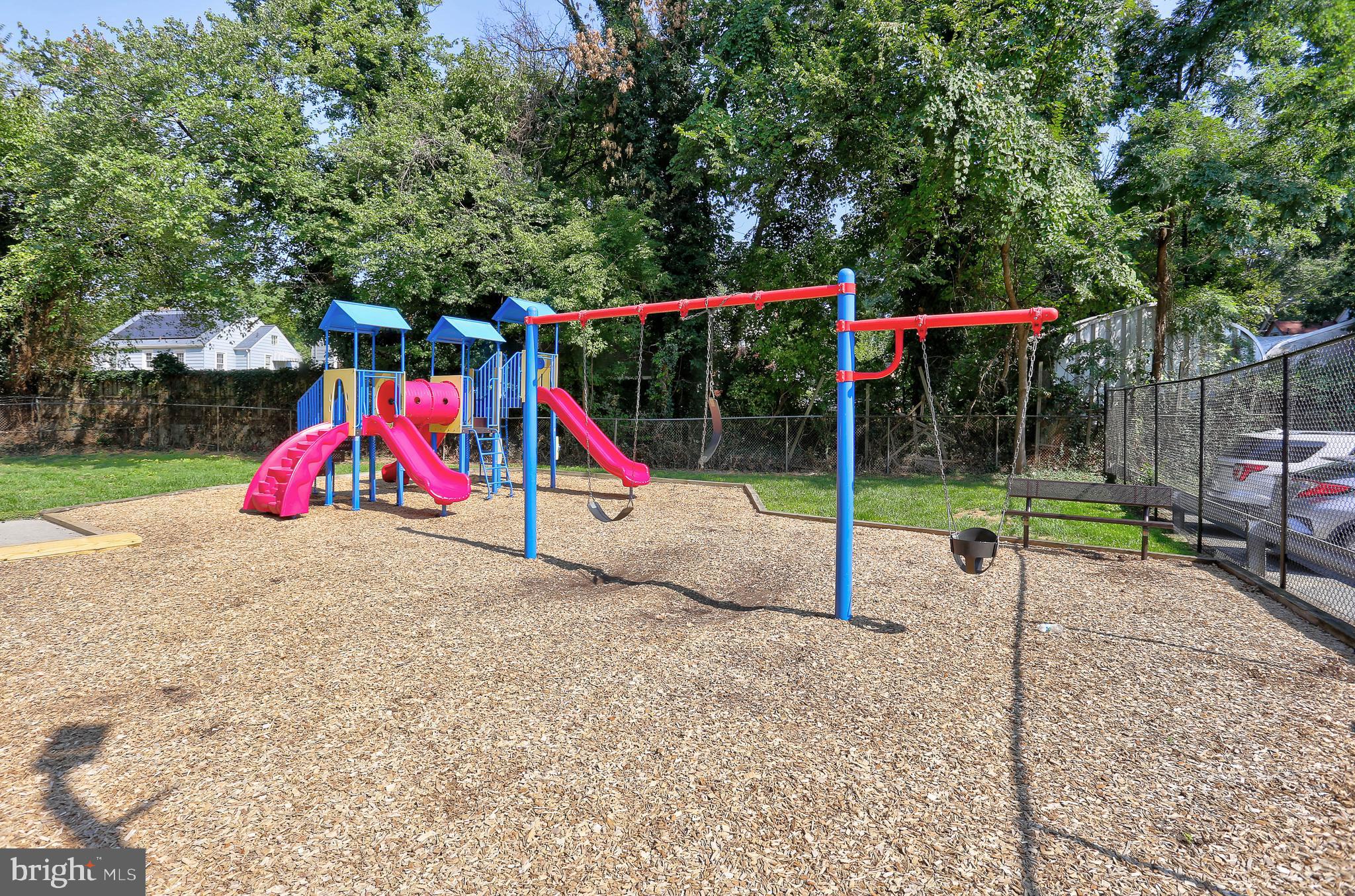 PINEWAY TOWERS - Residential