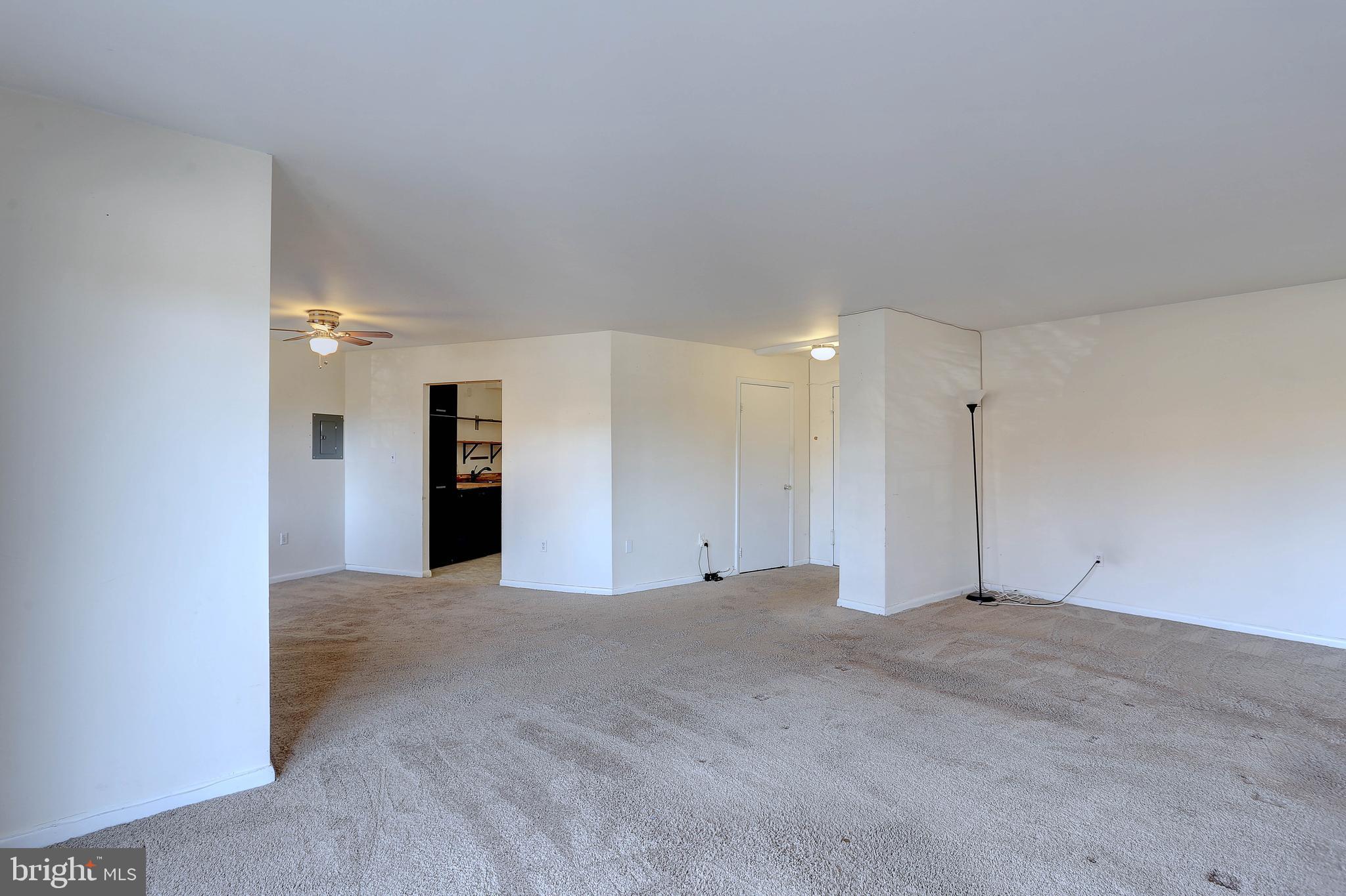 PINEWAY TOWERS - Residential