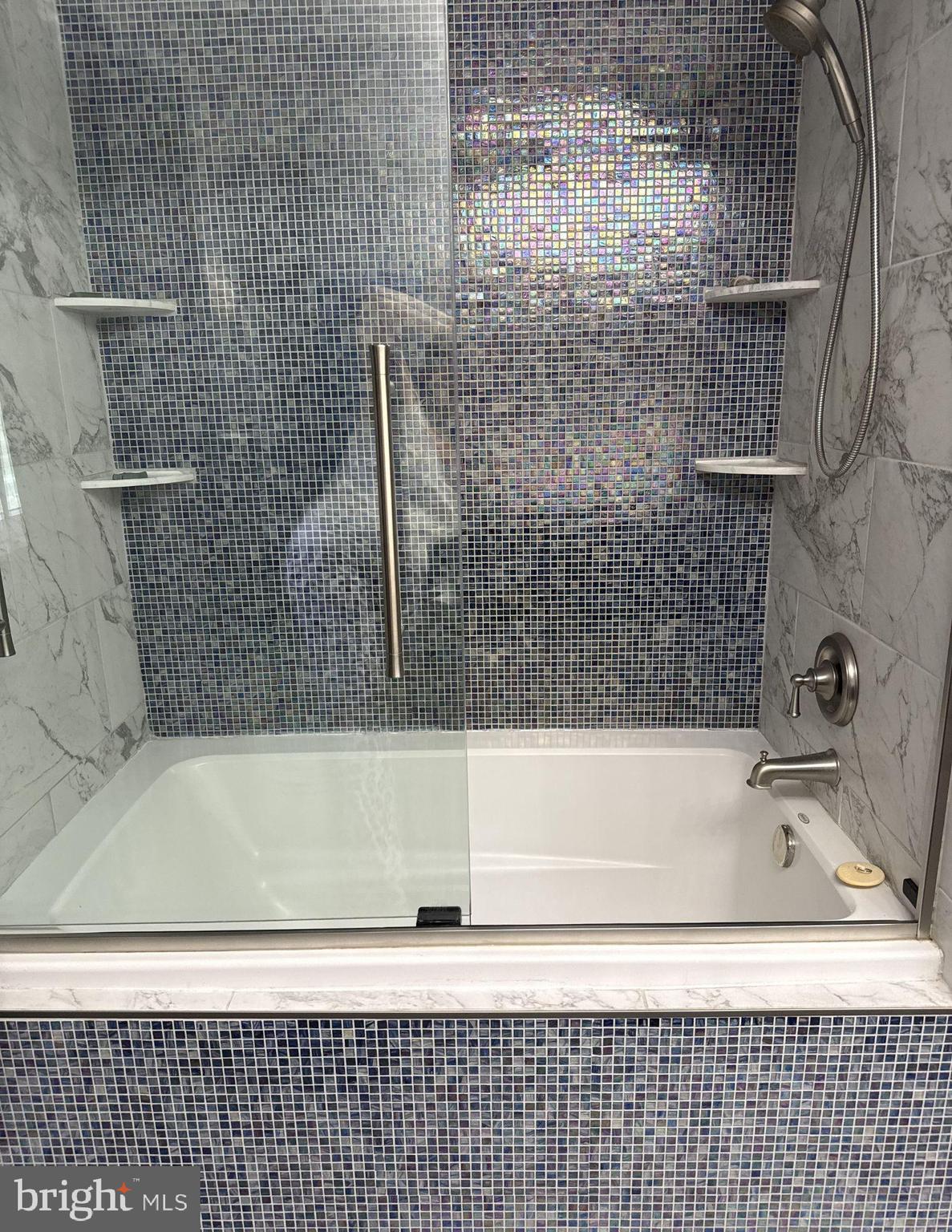 ROMANCOKE ON THE BAY - Residential