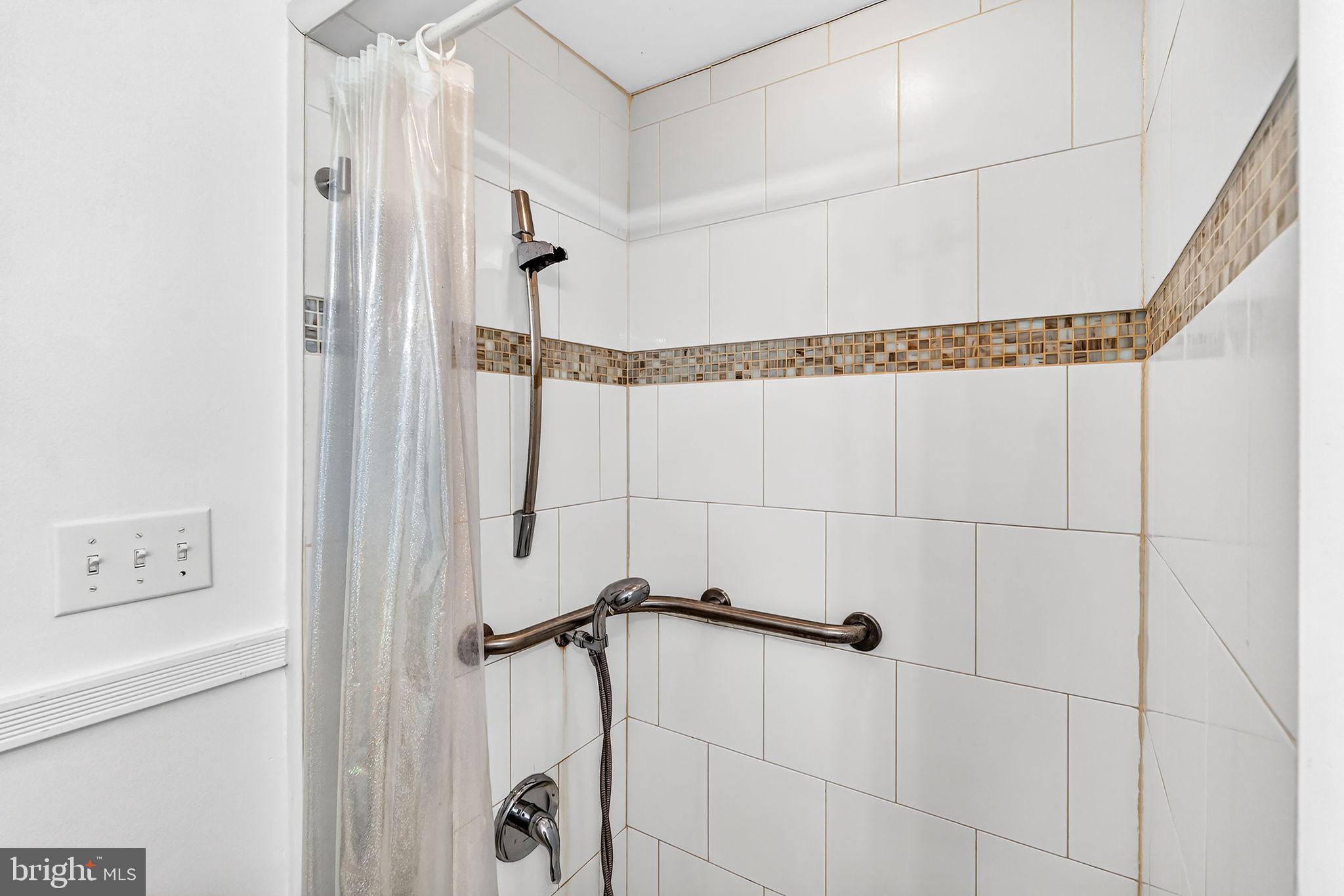 ROMANCOKE ON THE BAY - Residential