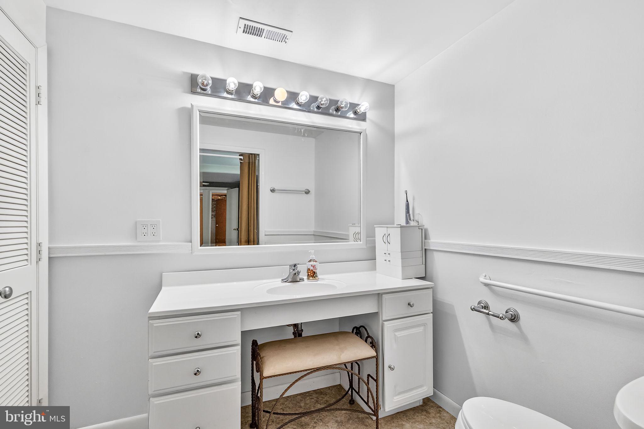 ROMANCOKE ON THE BAY - Residential