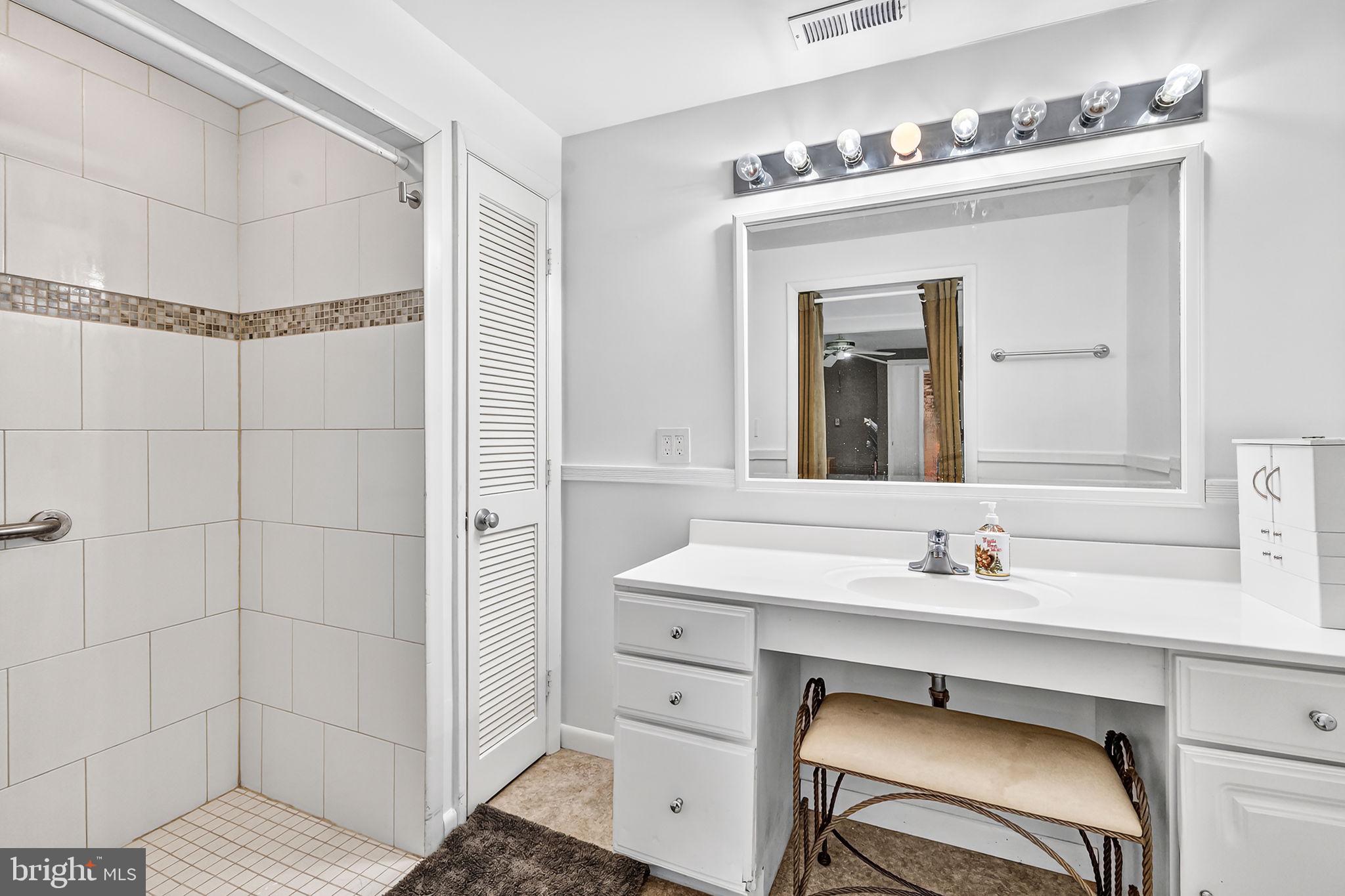 ROMANCOKE ON THE BAY - Residential