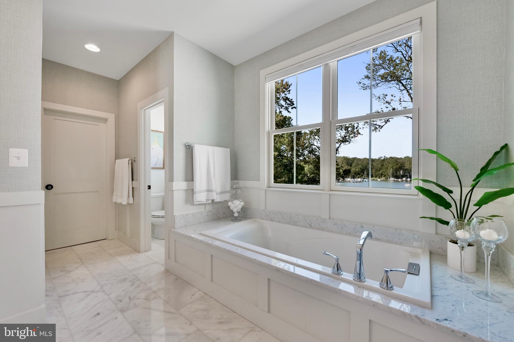 LAKE SHORE - Residential