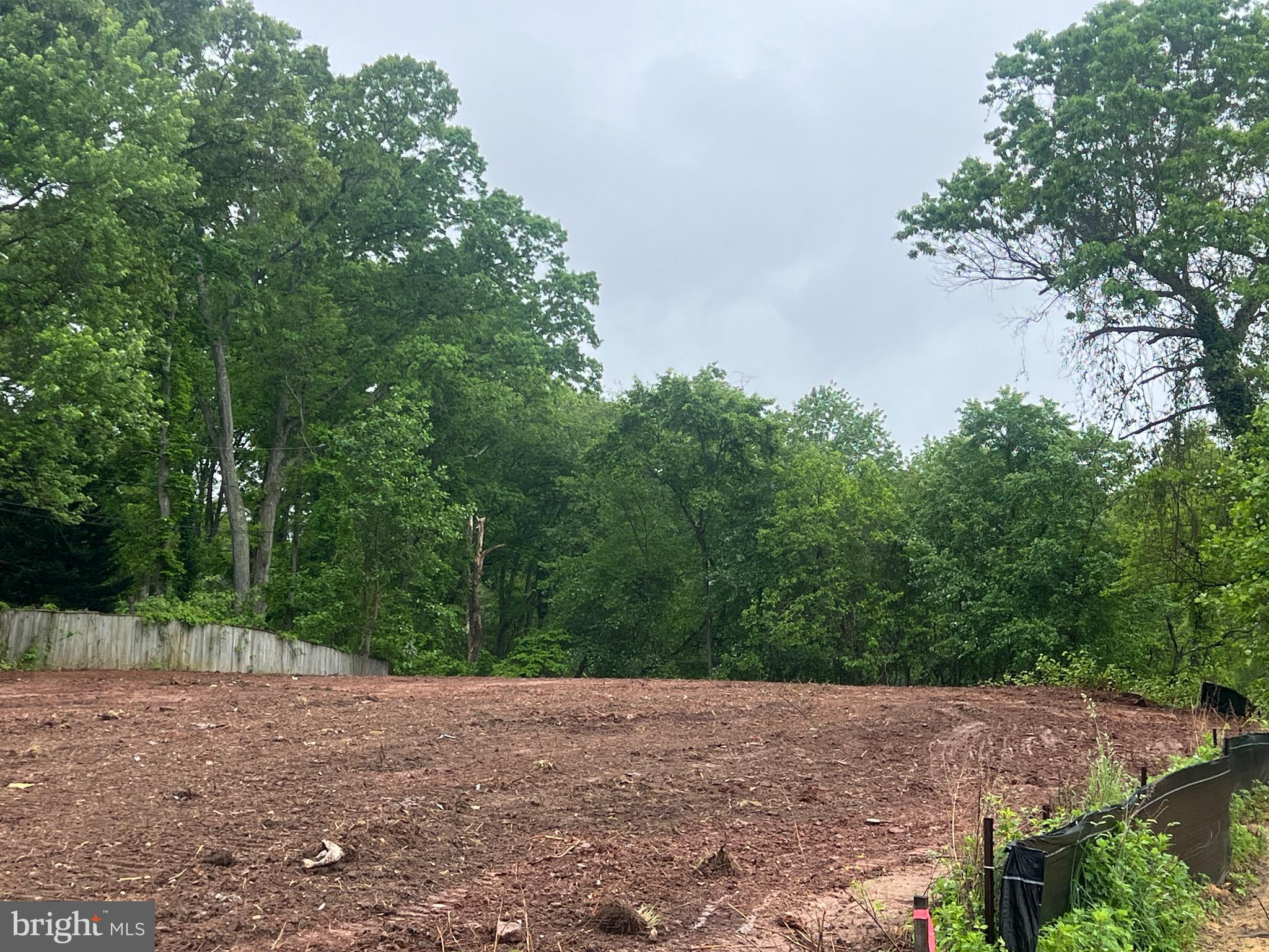 LAKE SHORE - Residential