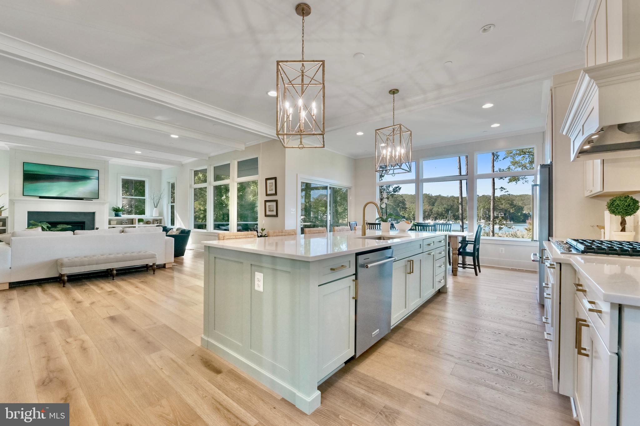 LAKE SHORE - Residential