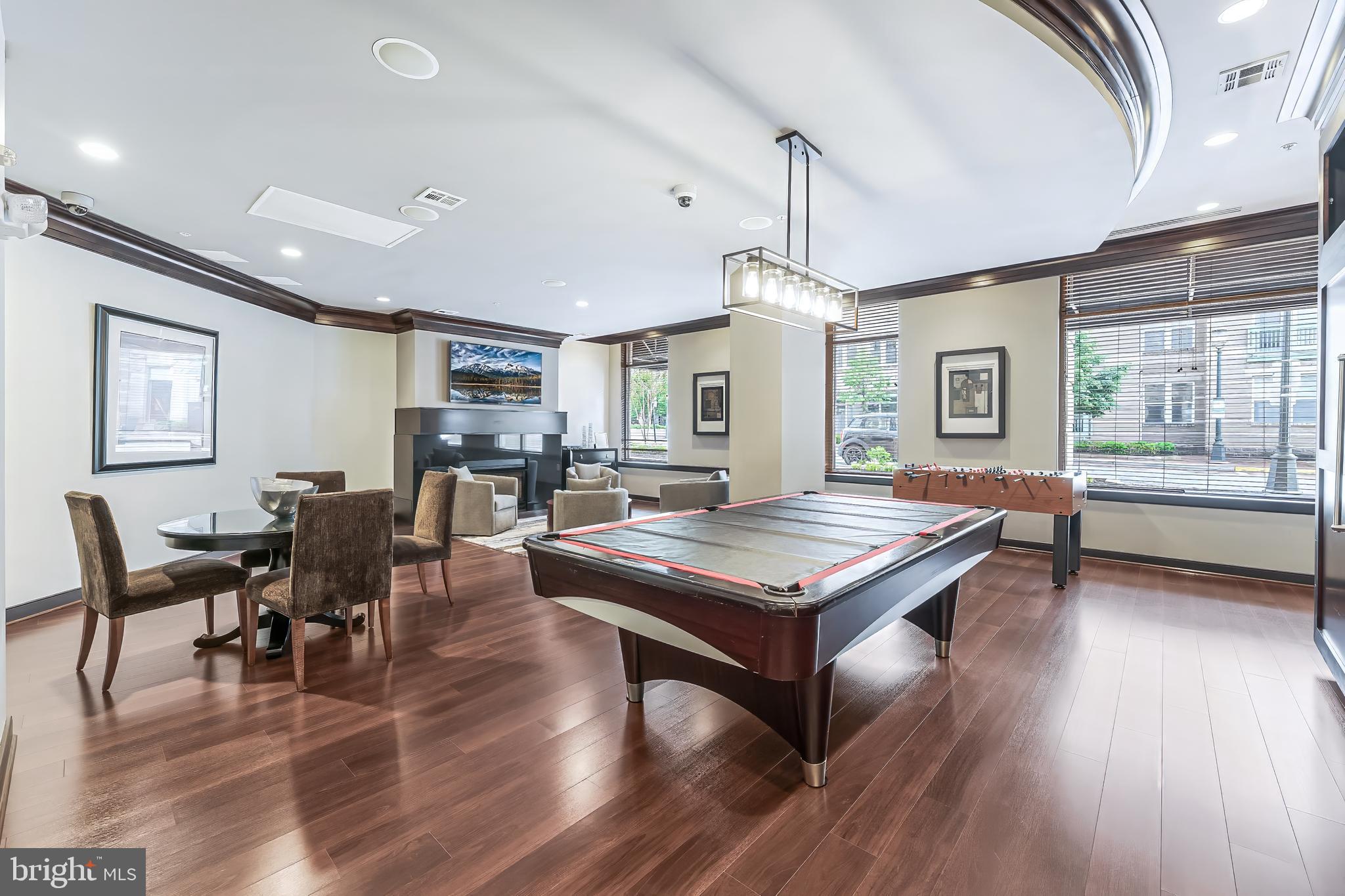 SAVOY AT RESTON TOWN CENTER - Residential