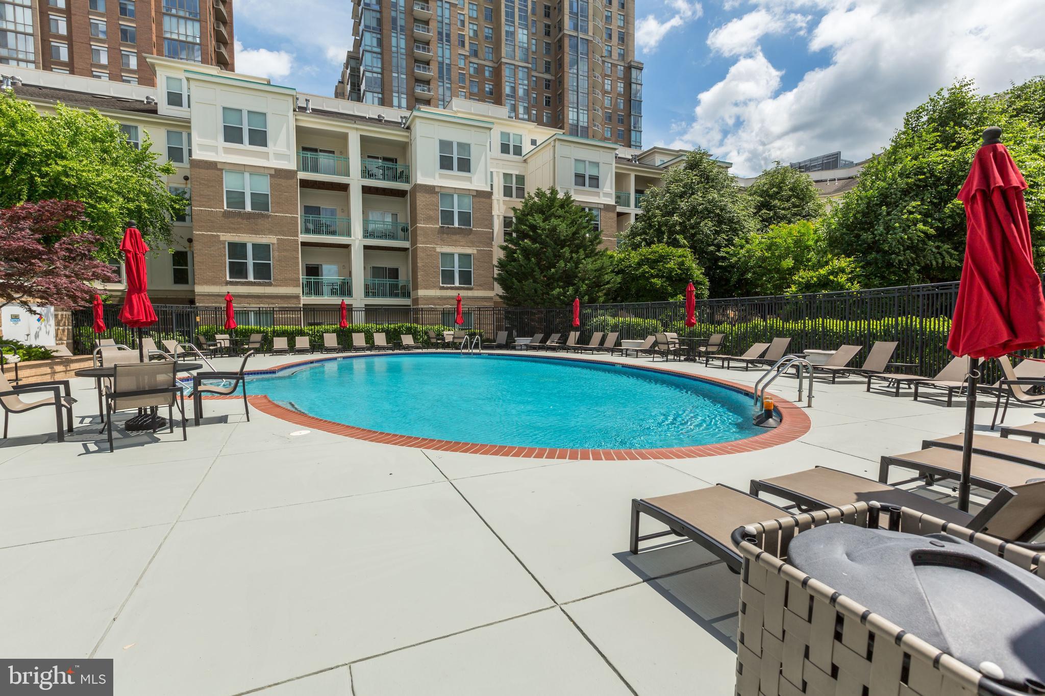 SAVOY AT RESTON TOWN CENTER - Residential