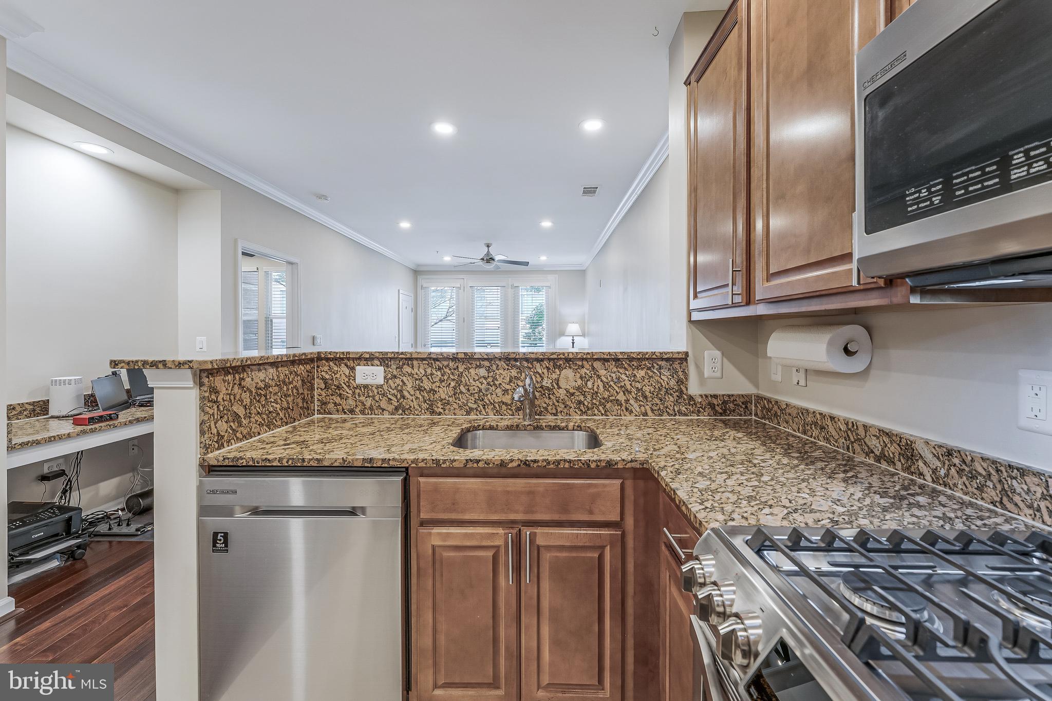 SAVOY AT RESTON TOWN CENTER - Residential