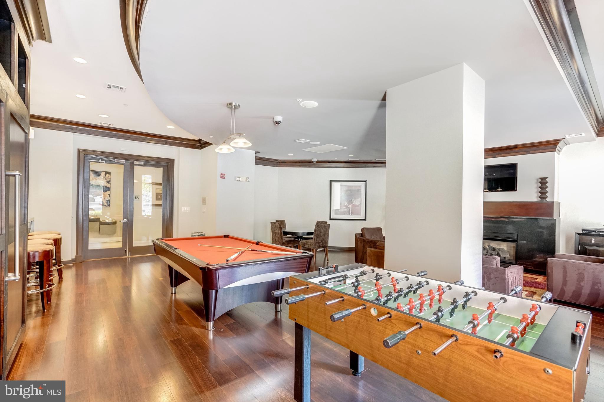 SAVOY AT RESTON TOWN CENTER - Residential