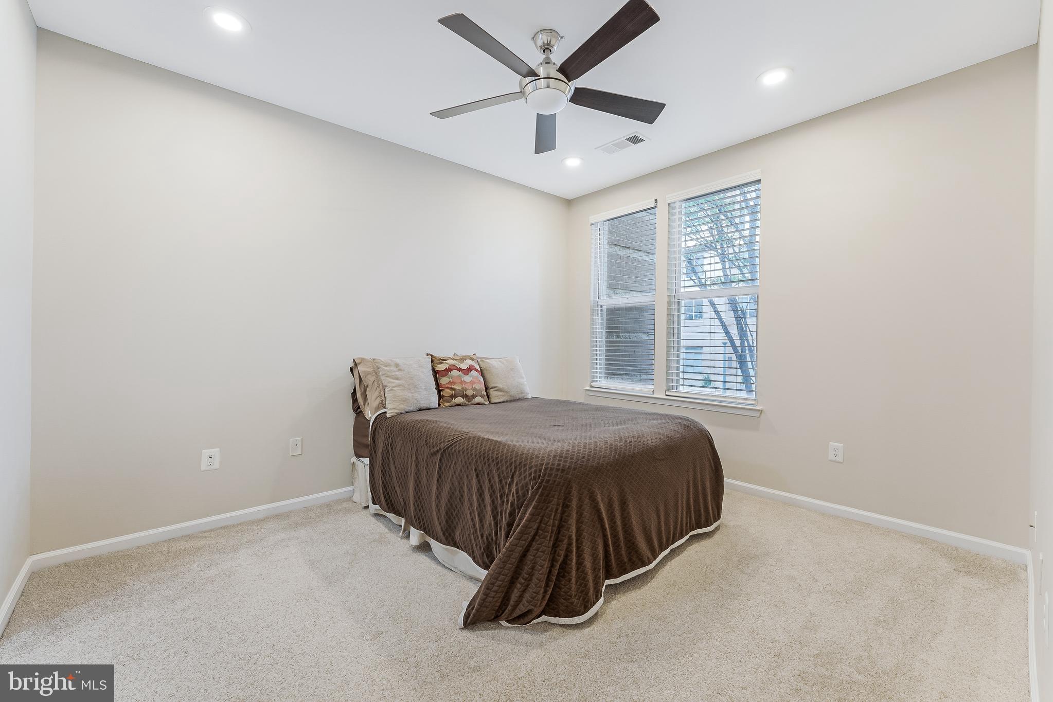 SAVOY AT RESTON TOWN CENTER - Residential