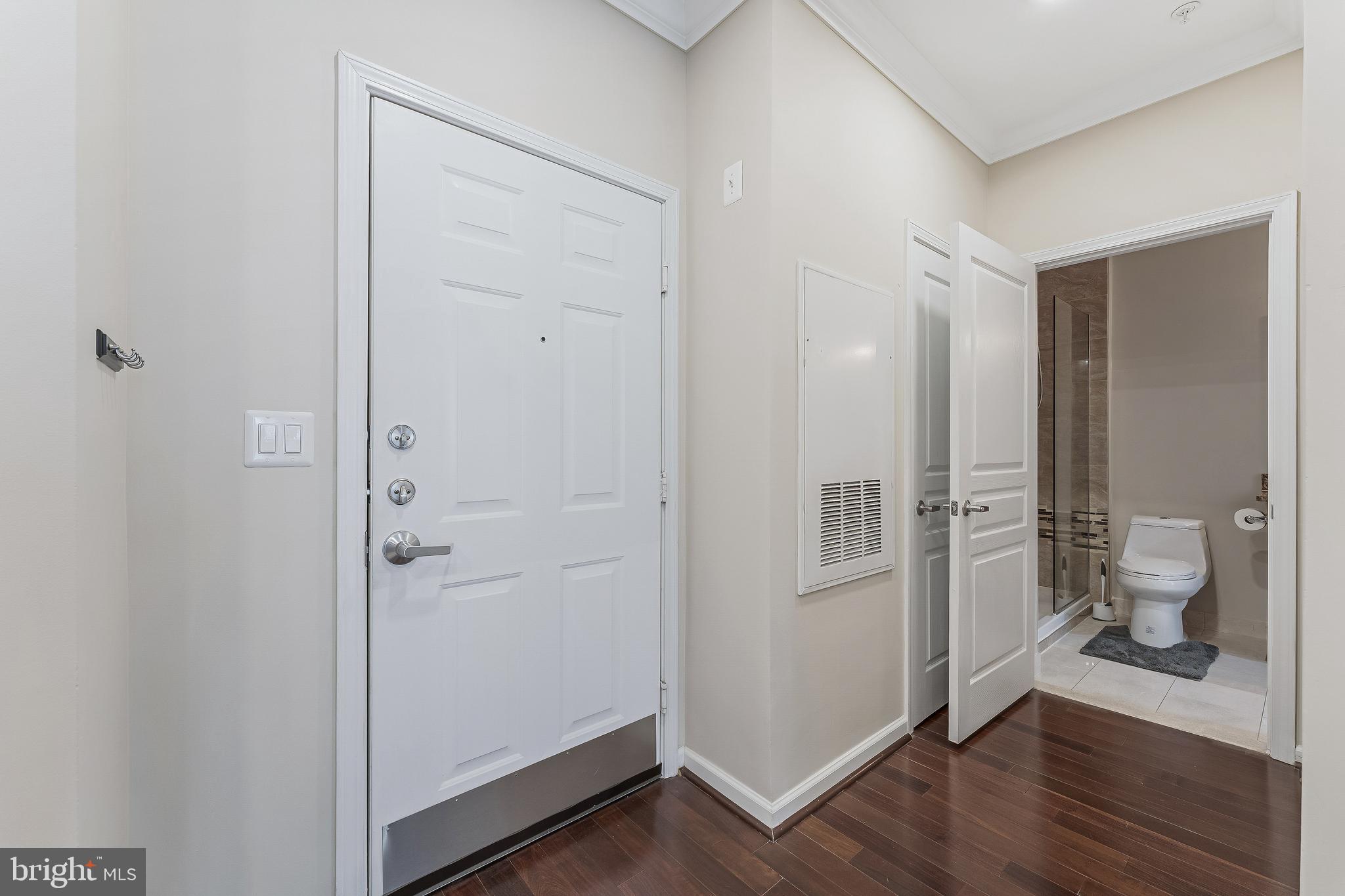 SAVOY AT RESTON TOWN CENTER - Residential