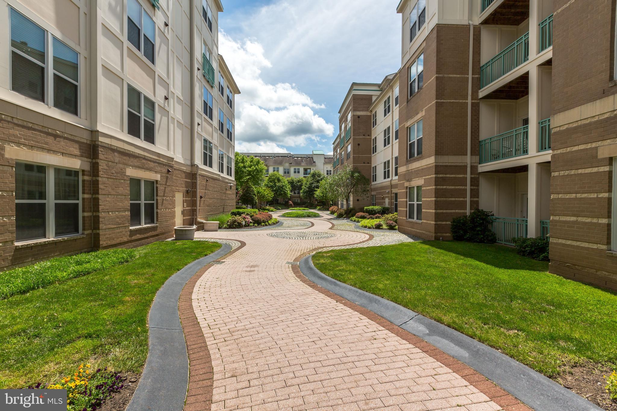 SAVOY AT RESTON TOWN CENTER - Residential
