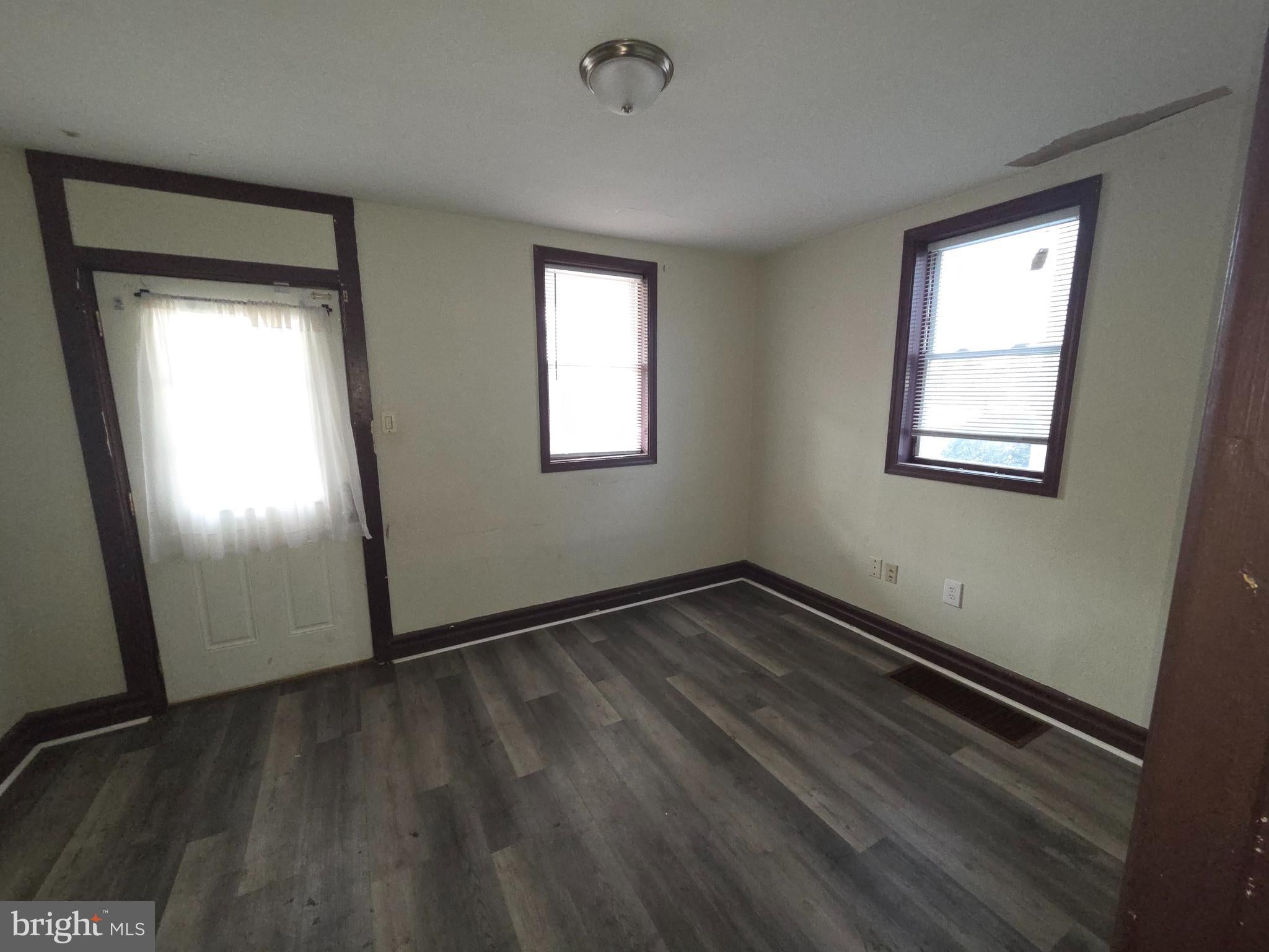 319/321/323 W NORTH STREET