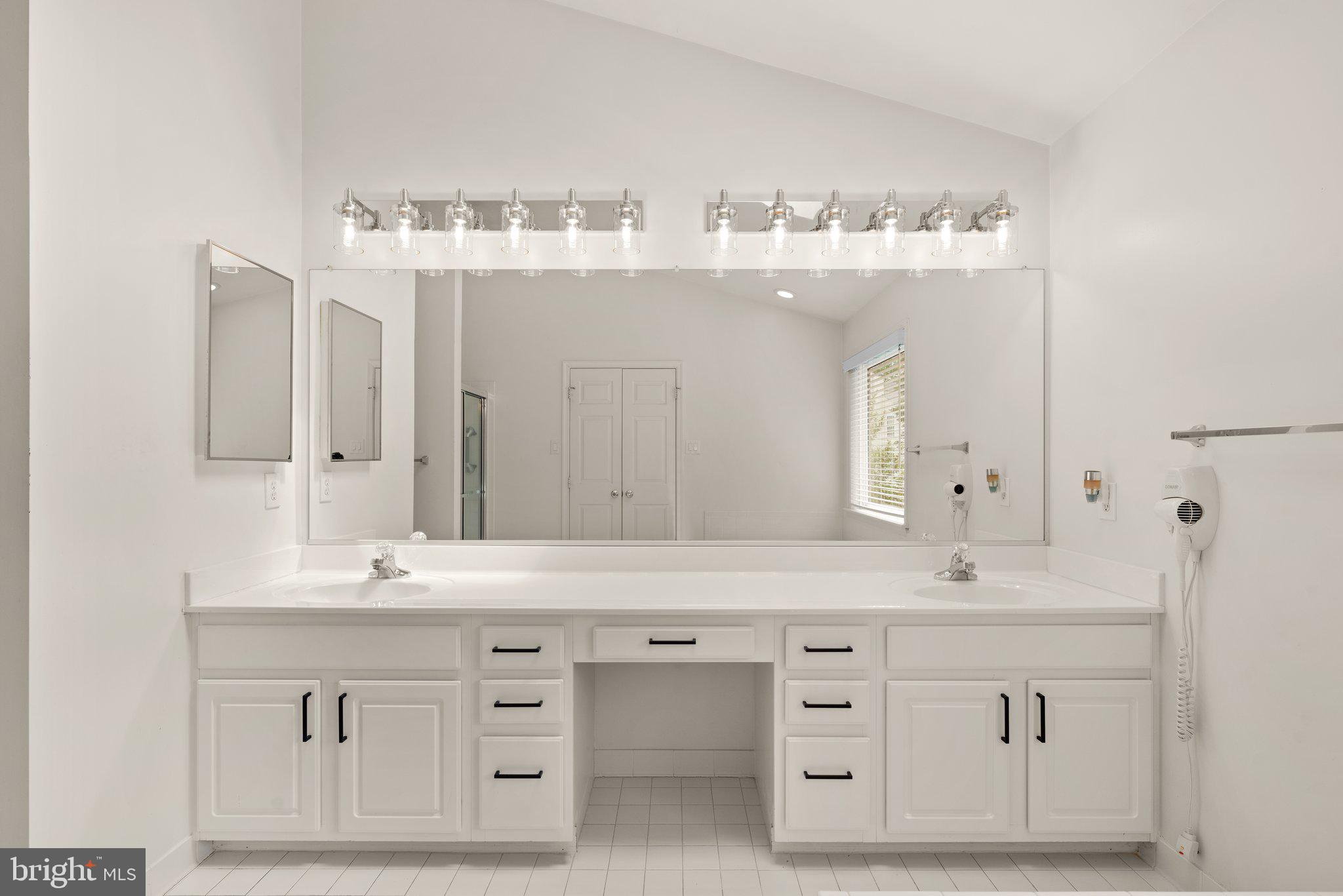 HAMMOND MANOR - Residential