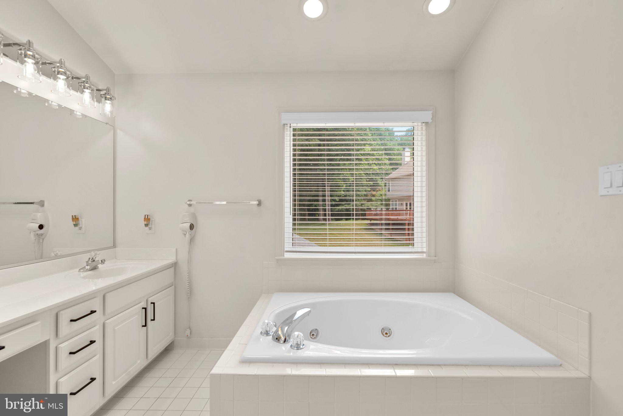 HAMMOND MANOR - Residential