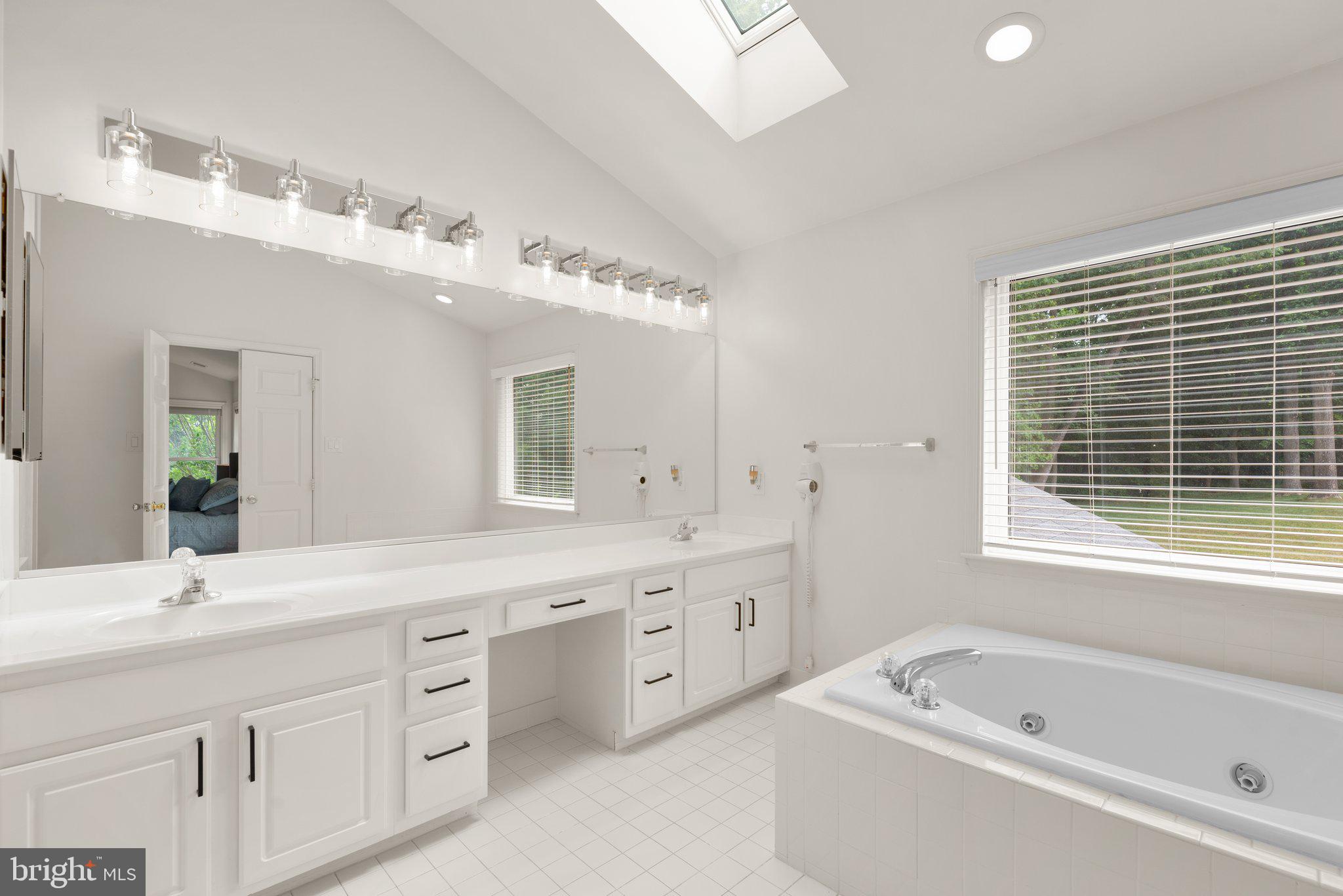 HAMMOND MANOR - Residential