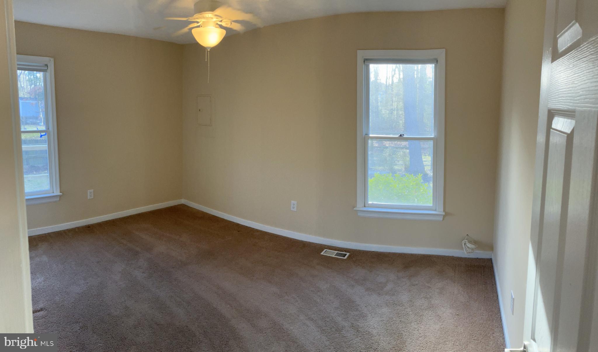 LAKE LAND OR - Residential Lease