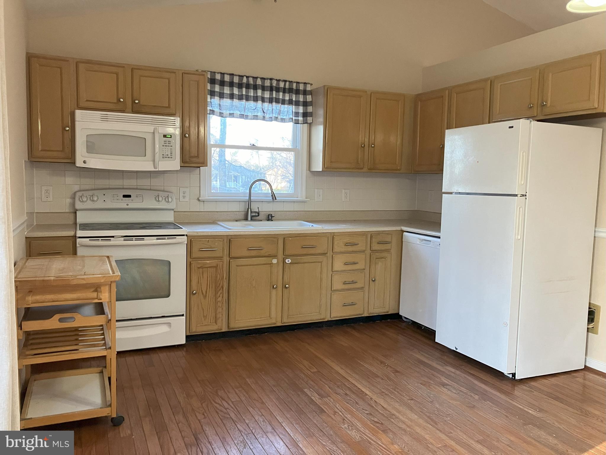 LAKE LAND OR - Residential Lease