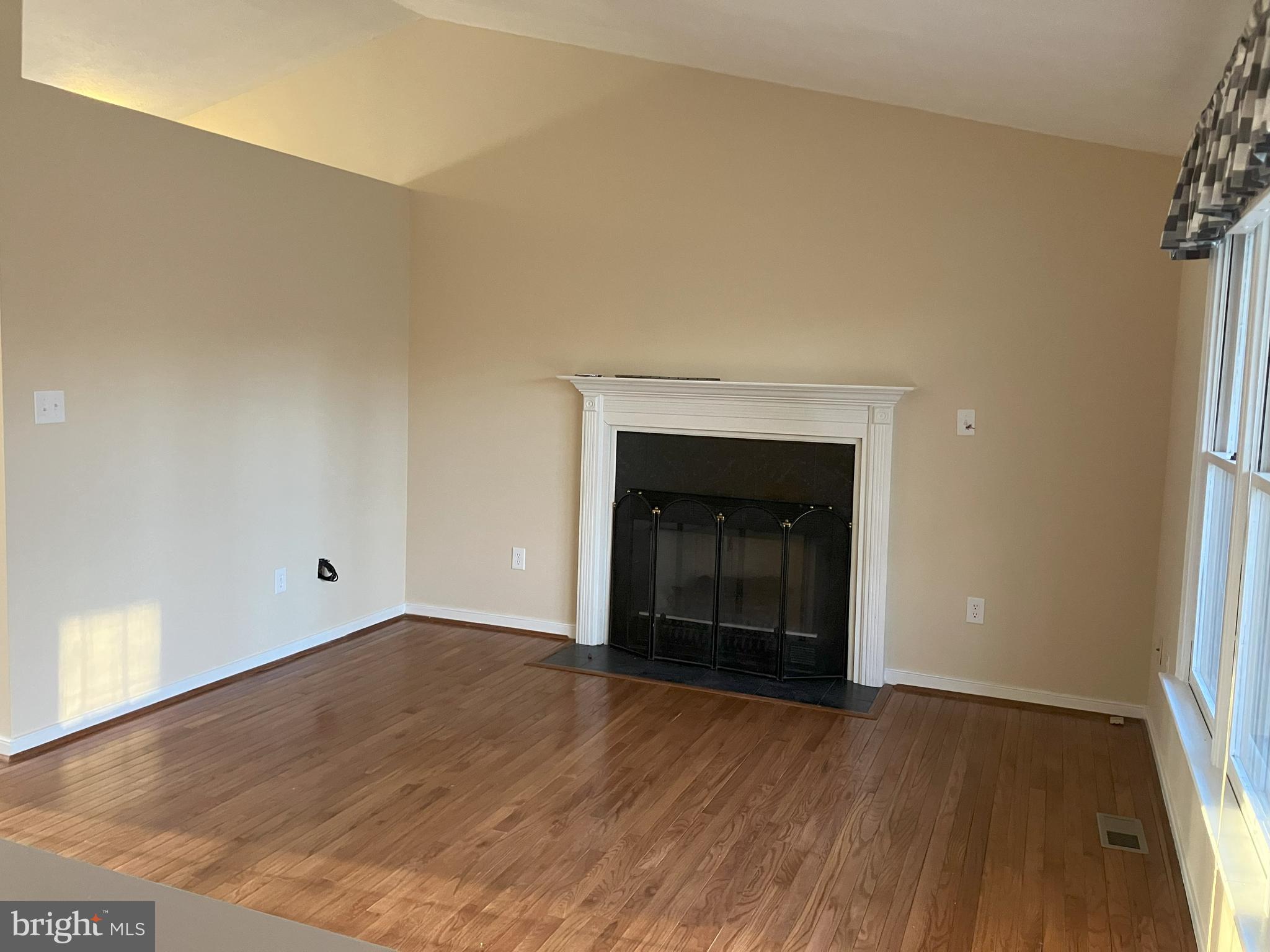 LAKE LAND OR - Residential Lease