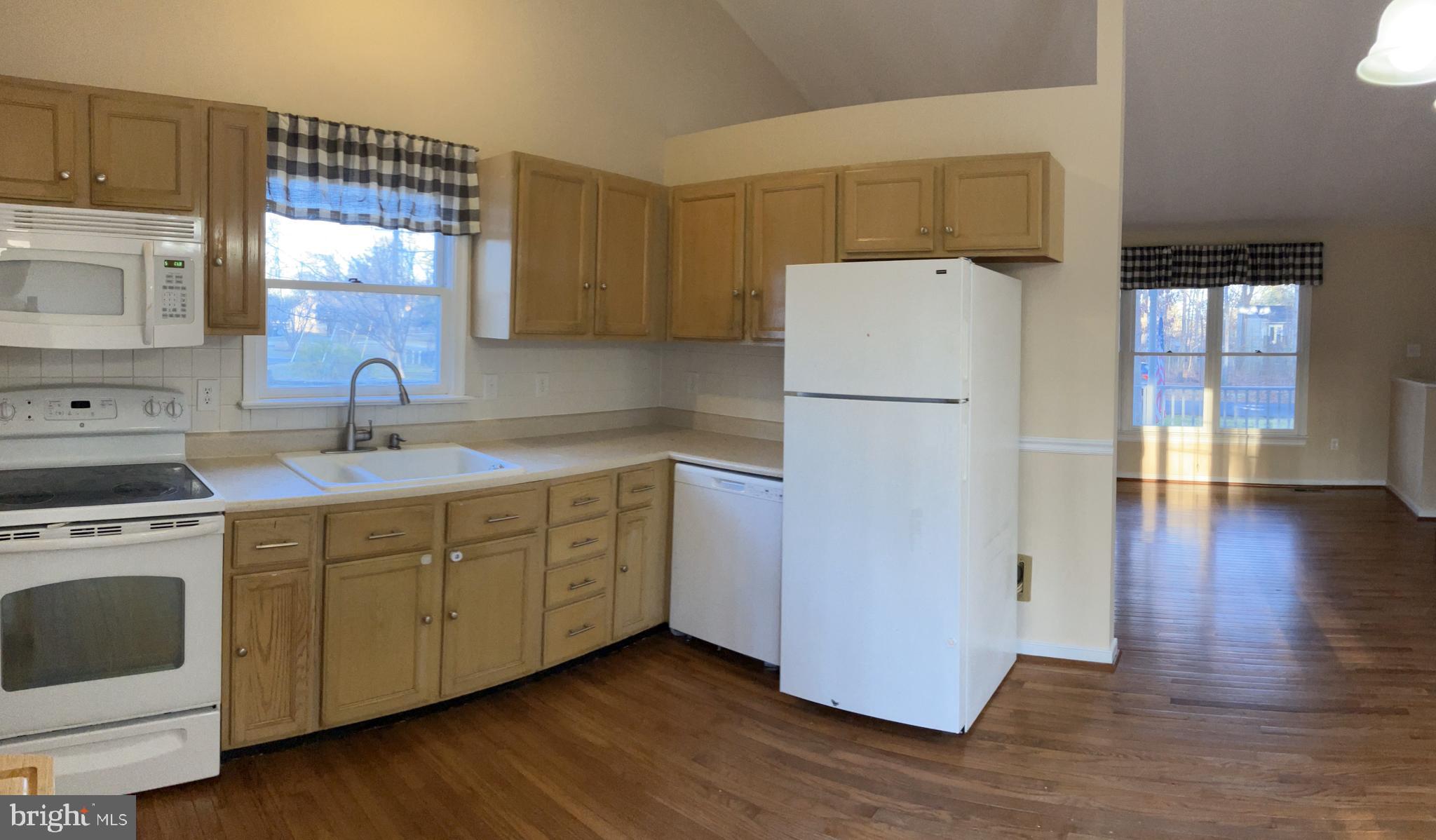 LAKE LAND OR - Residential Lease