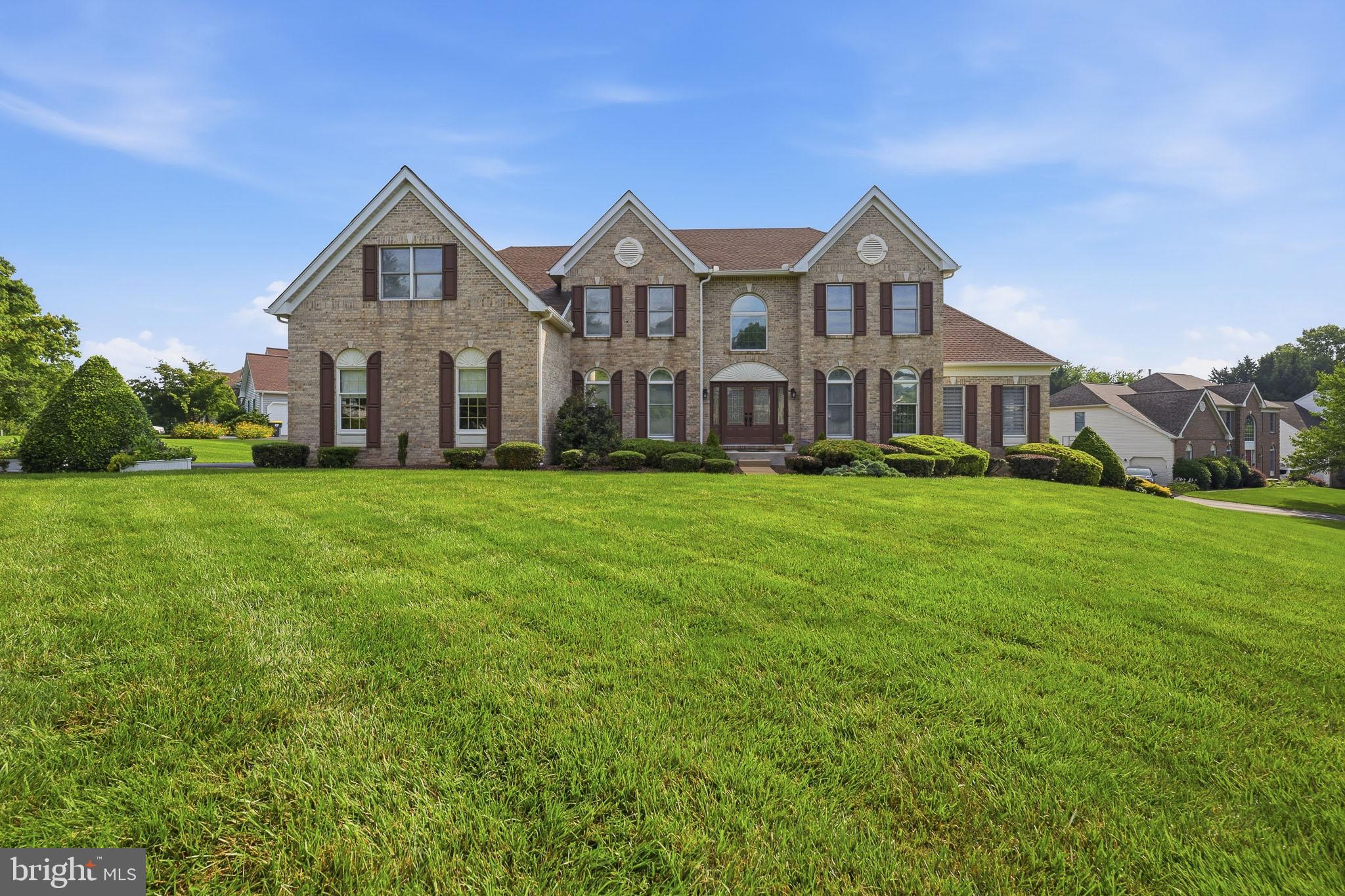 28 W PERIWINKLE LANE