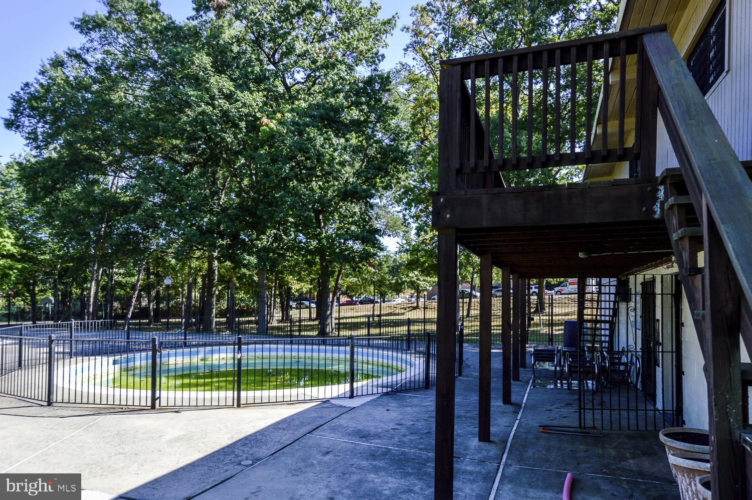 FRENCHMANS CREEK - Residential