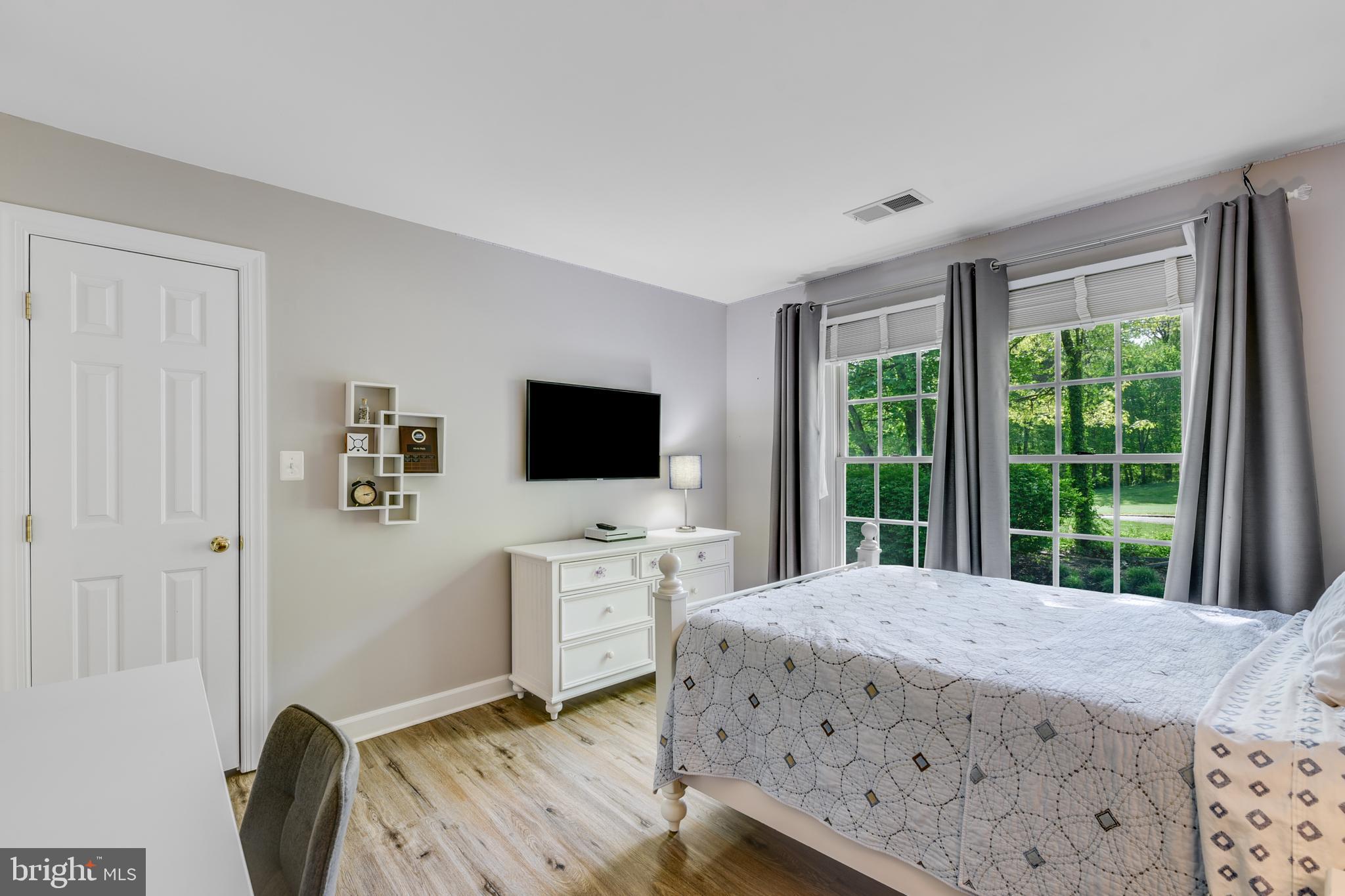 SOUTH RIVER COLONY - Residential