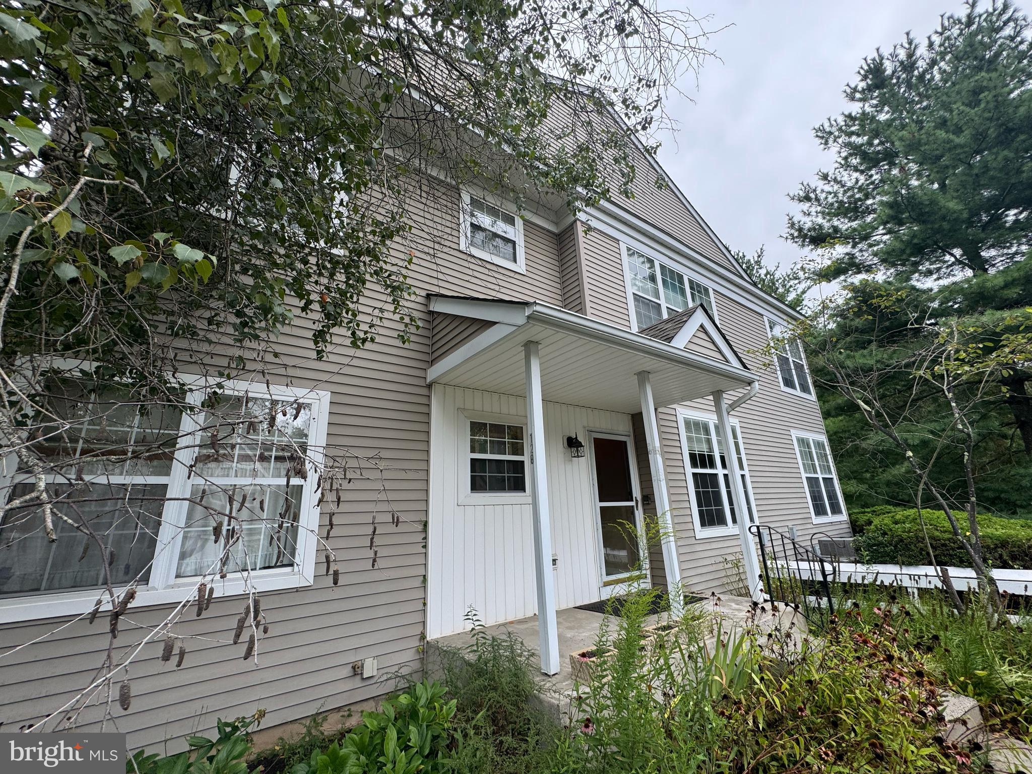 128 STEWARTS COURT 806