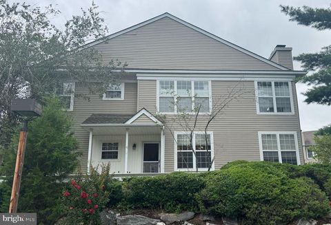 128 STEWARTS COURT 806 PHOENIXVILLE PA 19460
