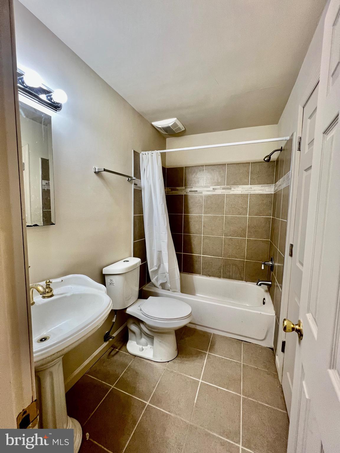 CLARKSVILLE HUNT - Residential Lease