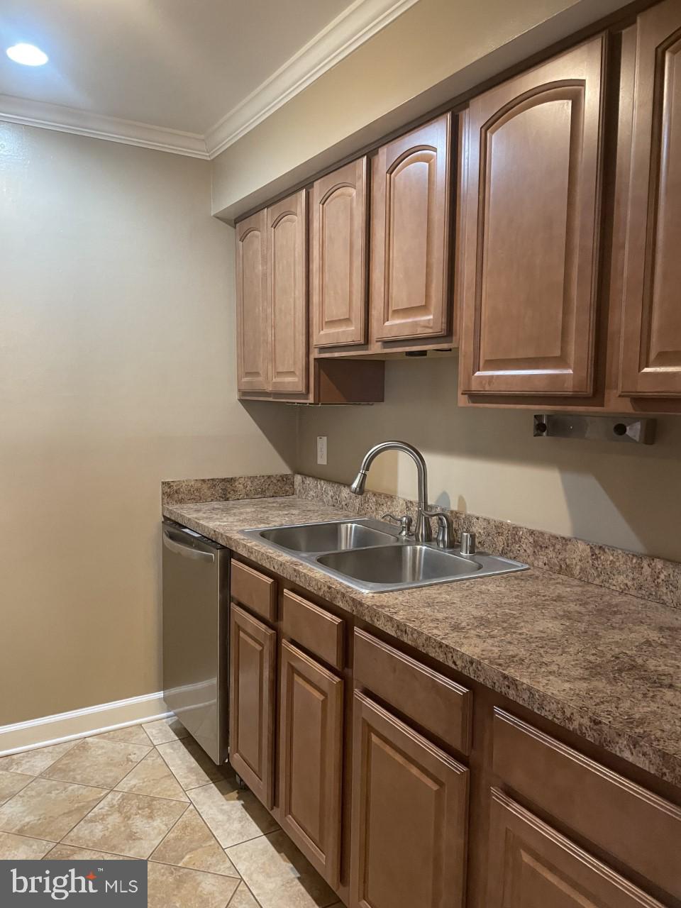 SUN VALLEY CONDOMINIUMS - Residential Lease