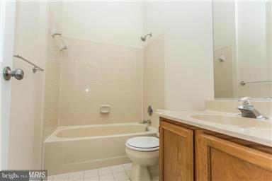 HAMPTON OAKS - Residential Lease