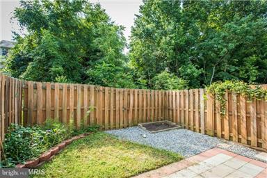 HAMPTON OAKS - Residential Lease