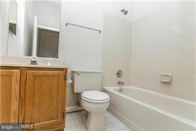 HAMPTON OAKS - Residential Lease