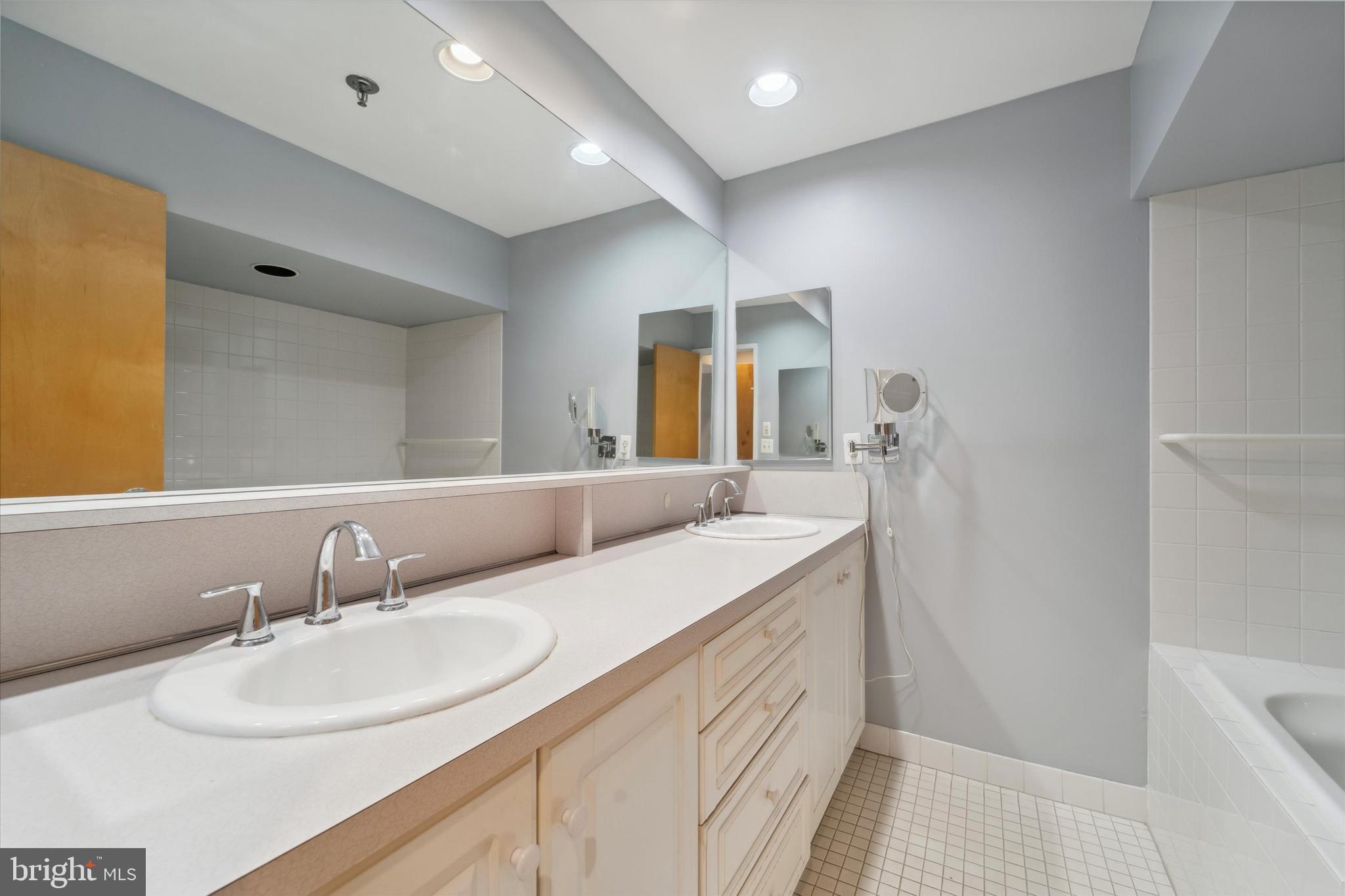 PENN'S LANDING - Residential