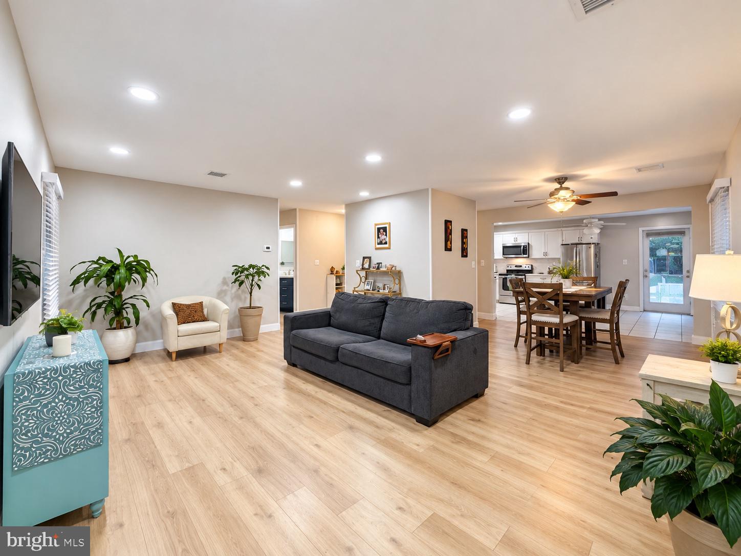 230 PAGEANT LANE
