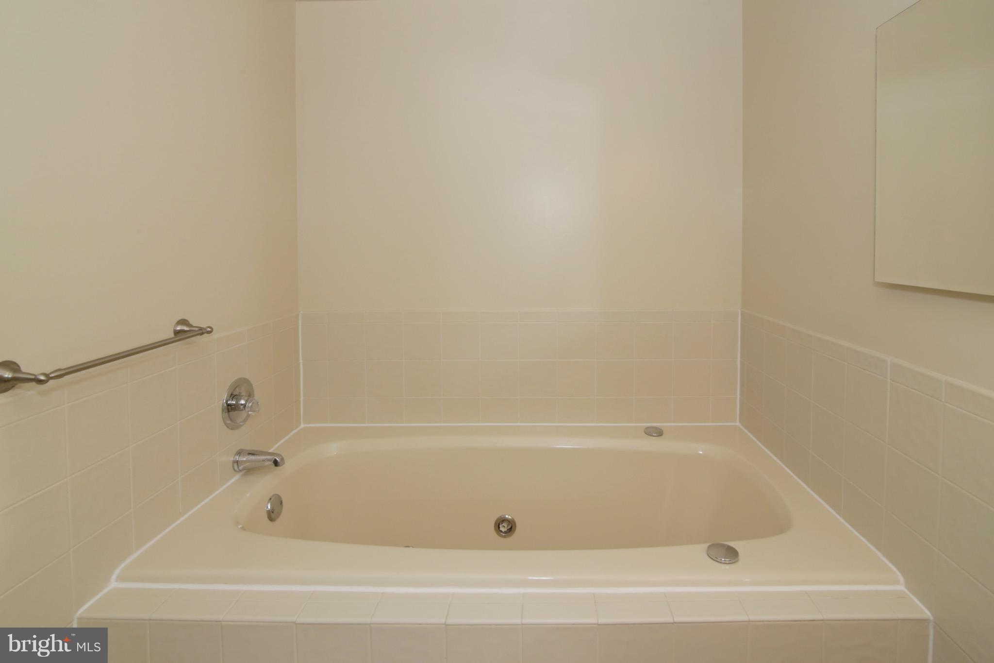 BARRINGTON POINTE CONDOS - Residential Lease