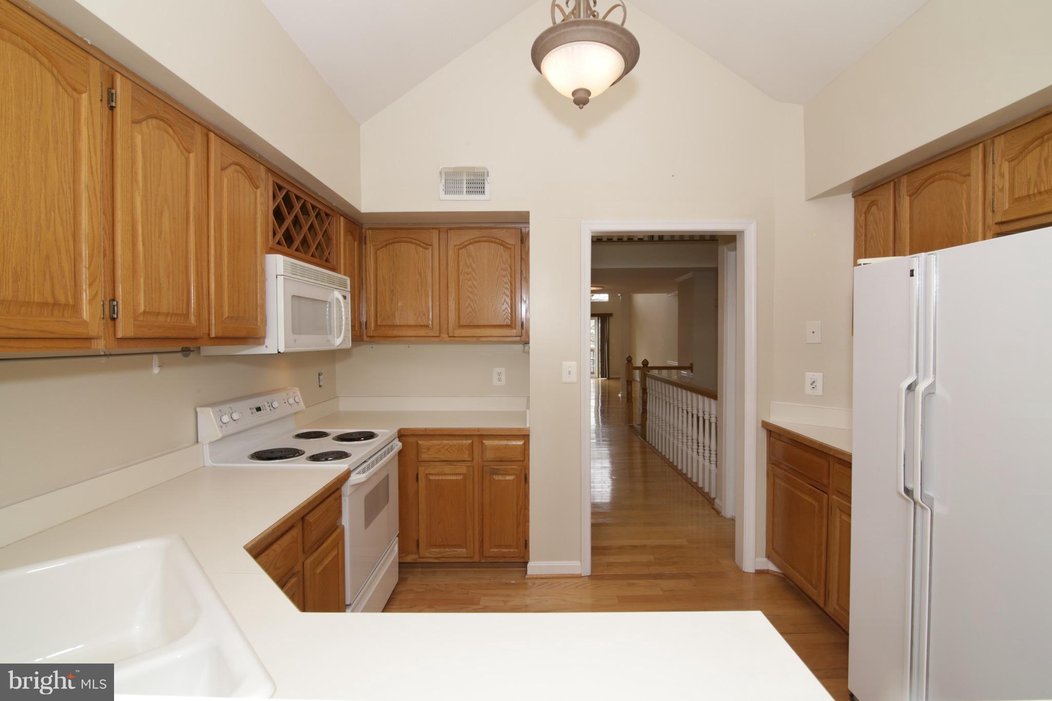 BARRINGTON POINTE CONDOS - Residential Lease