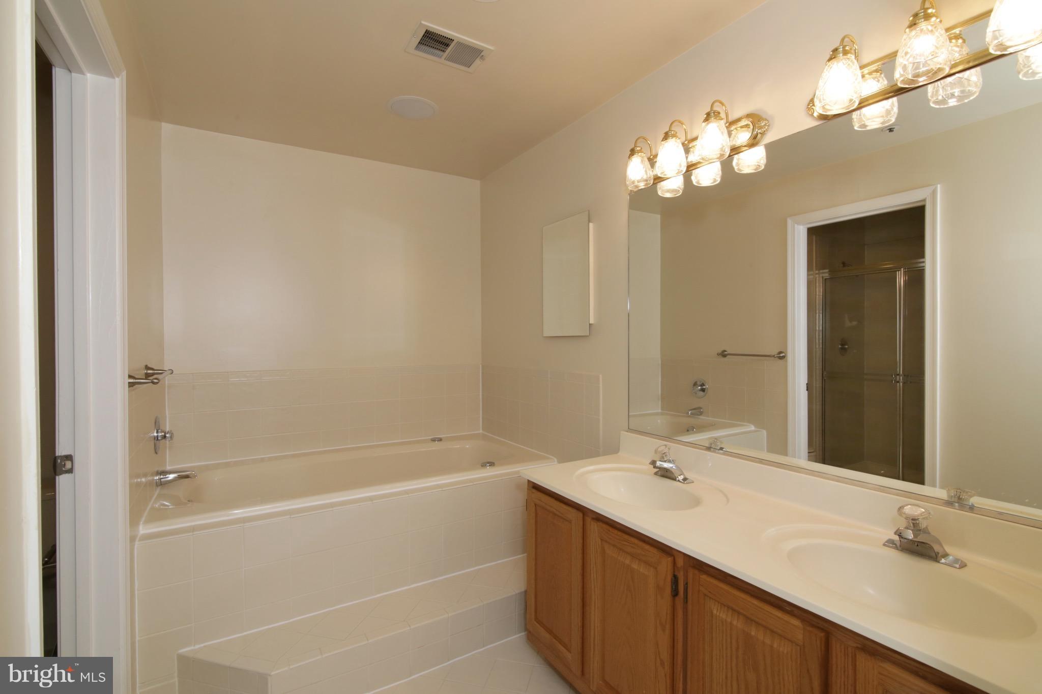 BARRINGTON POINTE CONDOS - Residential Lease