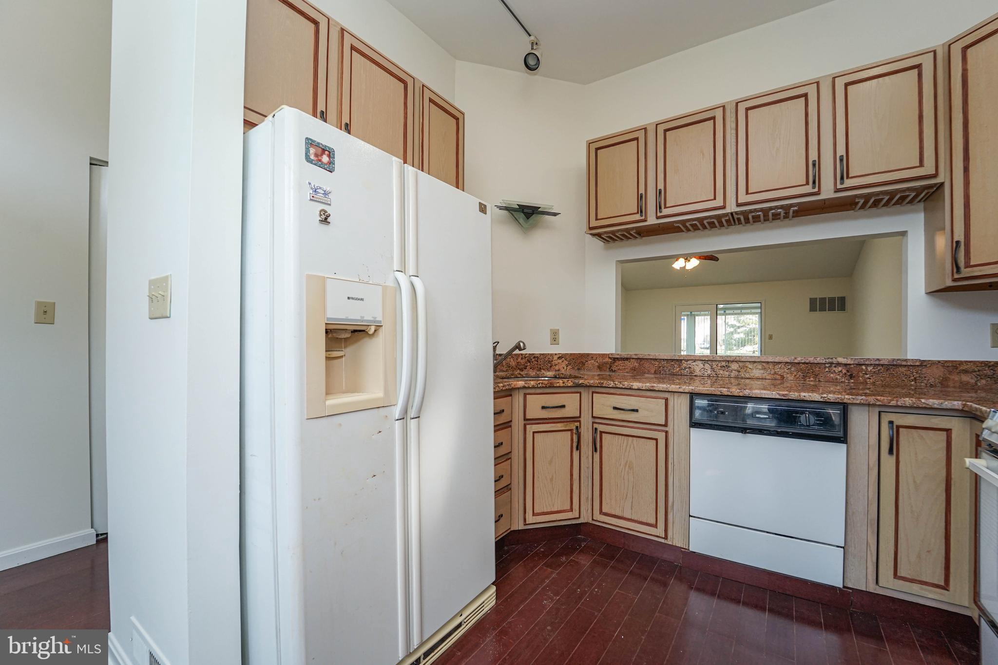 BRIDGE POINTE TOWNHOUSES - Residential