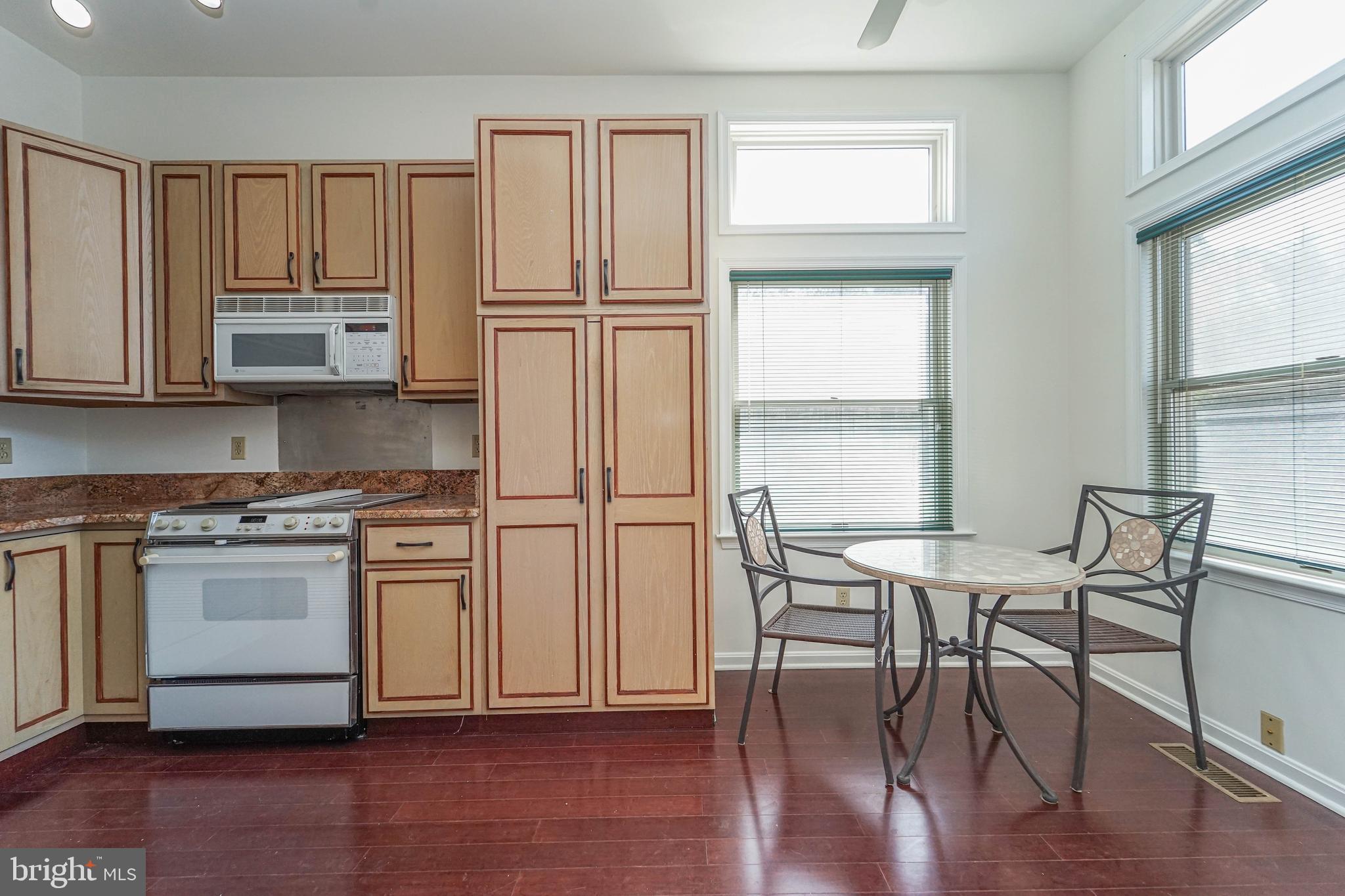 BRIDGE POINTE TOWNHOUSES - Residential